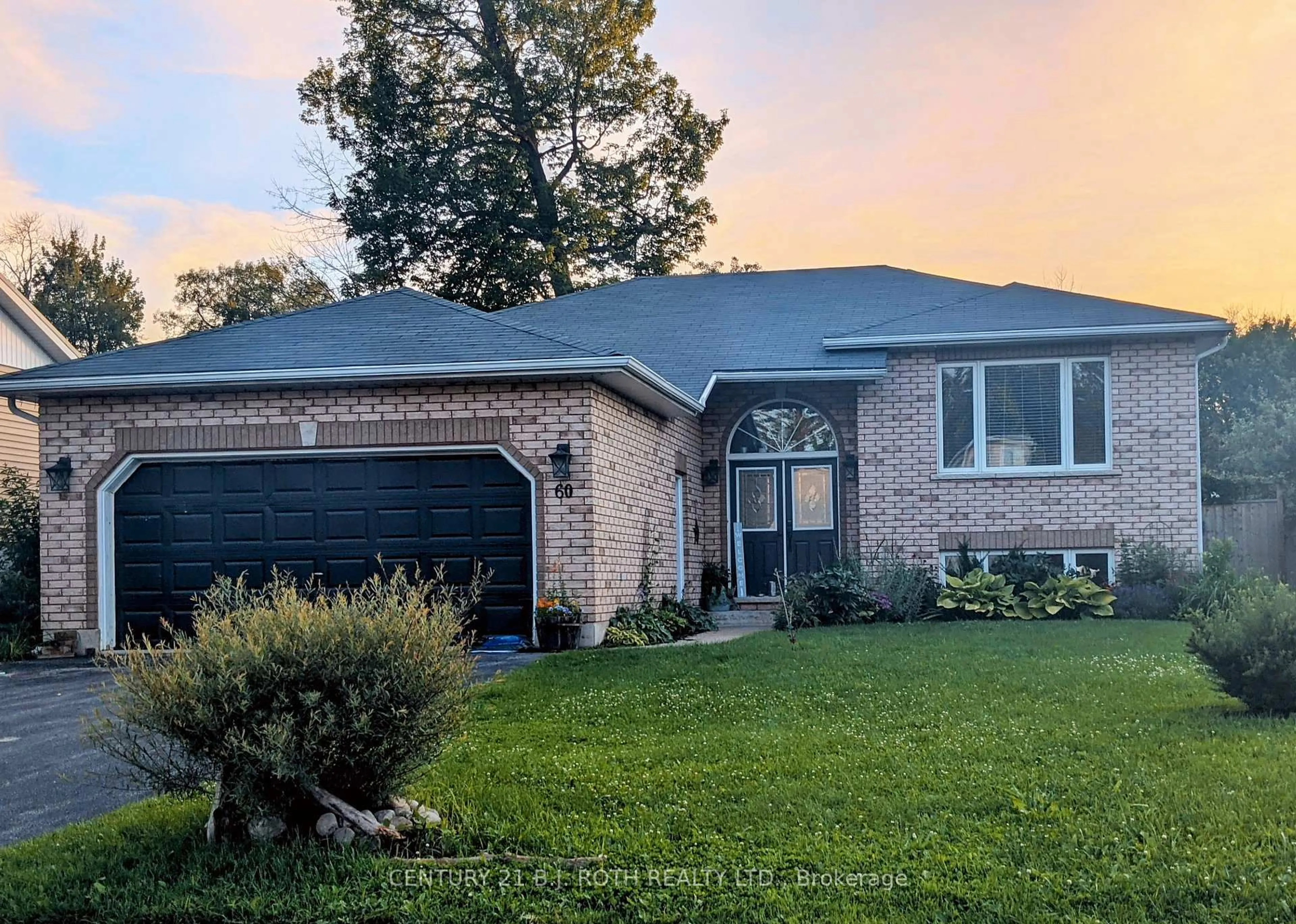 Home with brick exterior material, unknown for 60 Riverdale Dr, Wasaga Beach Ontario L9Z 1G1
