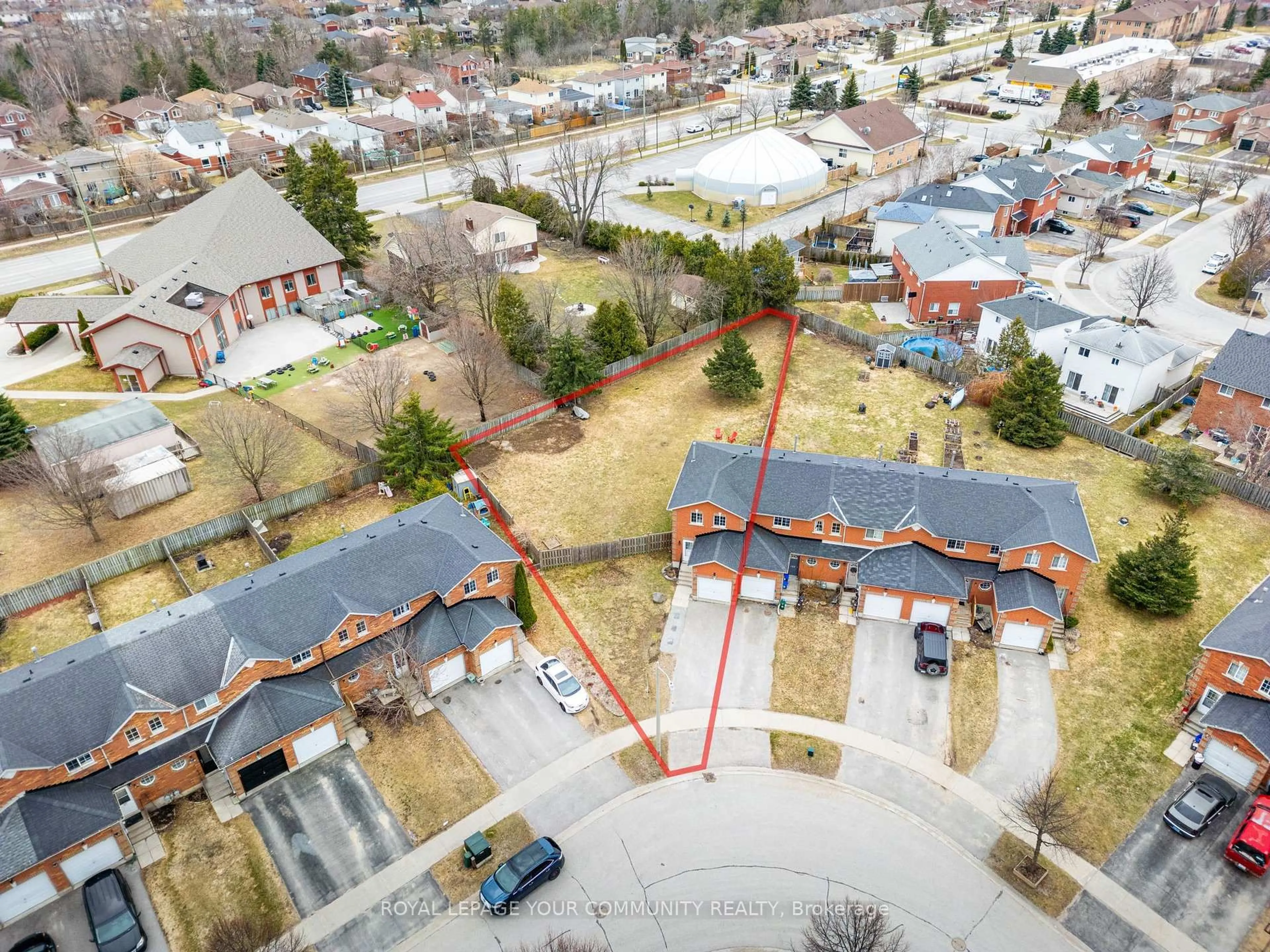 A pic from outside/outdoor area/front of a property/back of a property/a pic from drone, street for 101 Black Cherry Cres, Barrie Ontario L4N 9L2