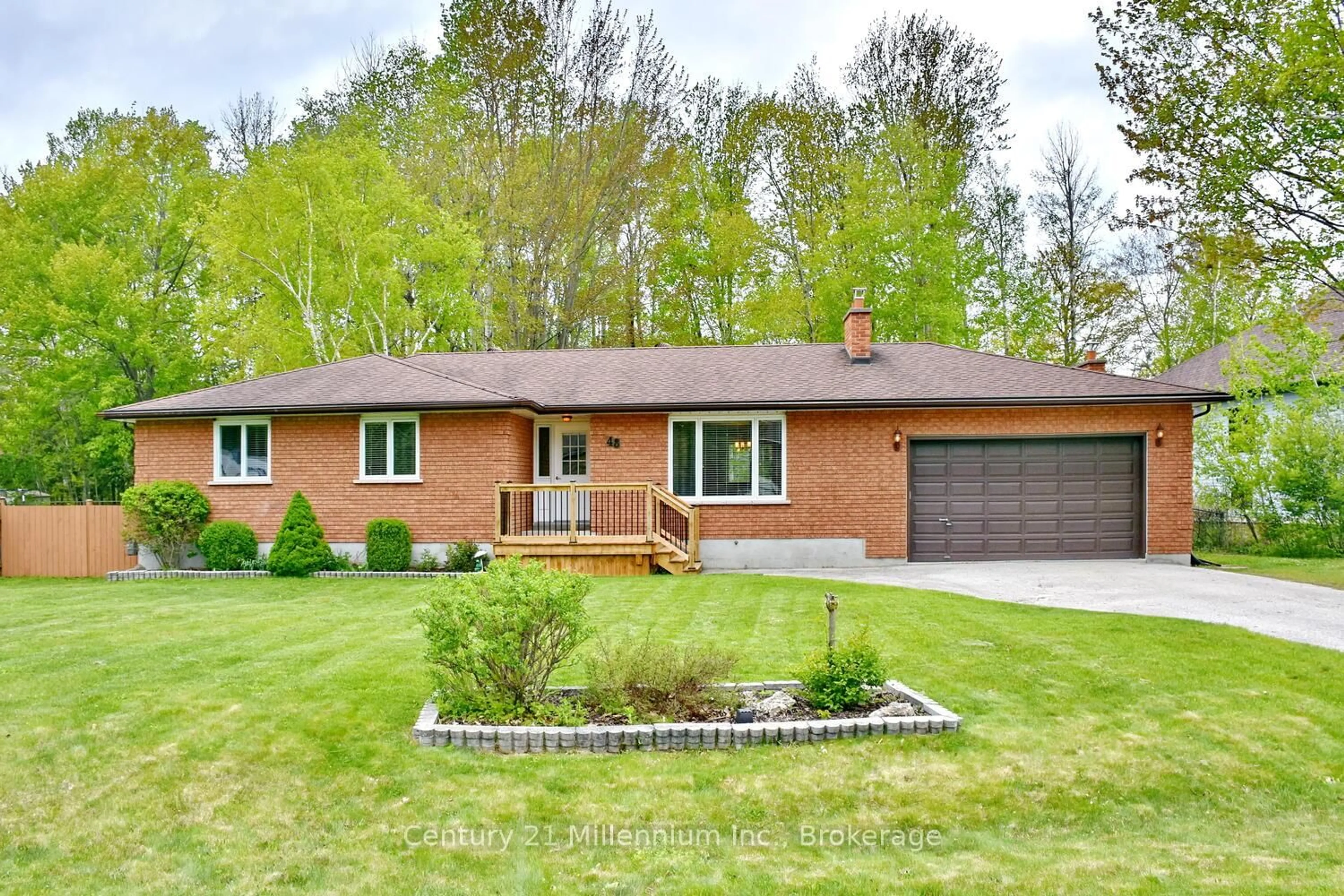 Home with brick exterior material, street for 48 INDIANOLA Cres, Wasaga Beach Ontario L9Z 2W3