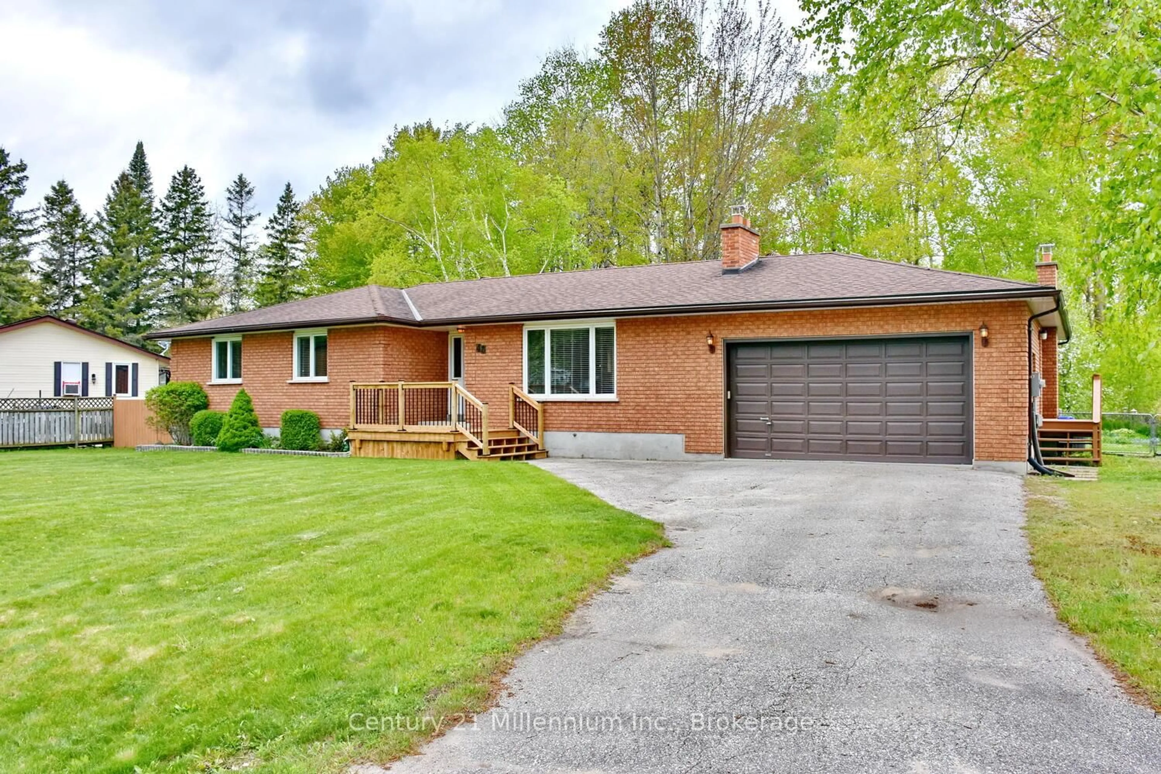 Home with brick exterior material, street for 48 INDIANOLA Cres, Wasaga Beach Ontario L9Z 2W3