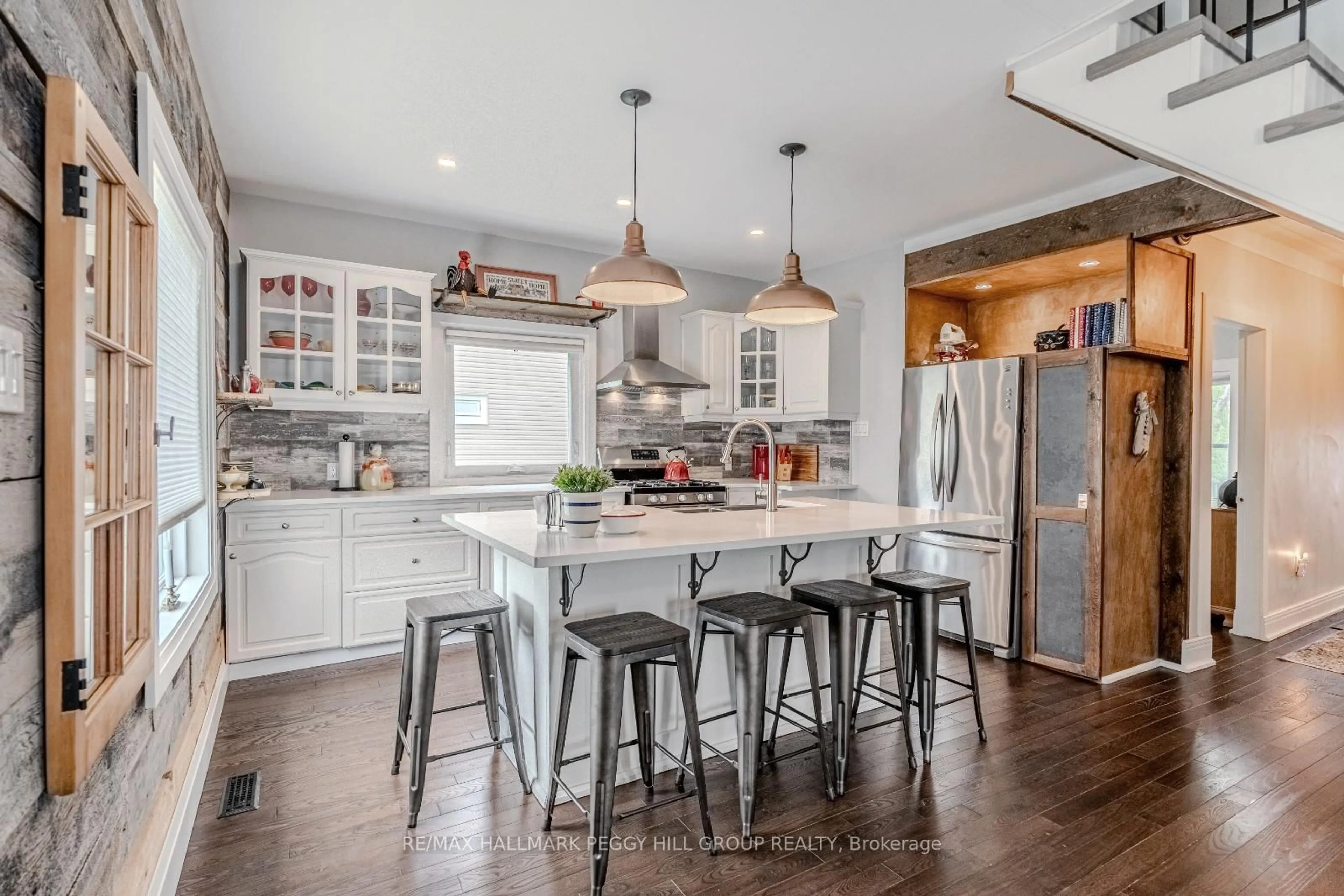 Open concept kitchen, unknown for 56 Yonge St, Springwater Ontario L0L 1P0