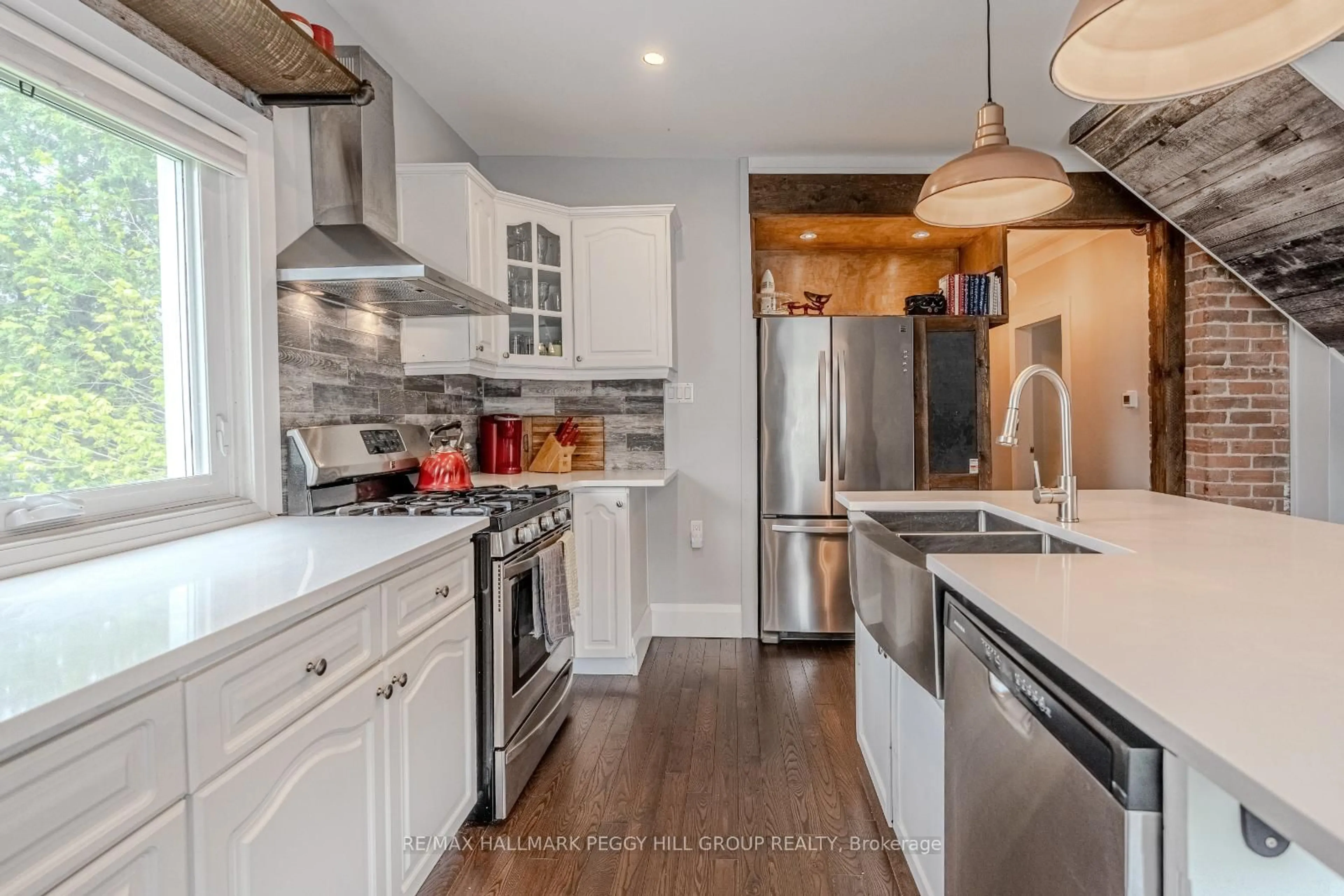 Open concept kitchen, unknown for 56 Yonge St, Springwater Ontario L0L 1P0