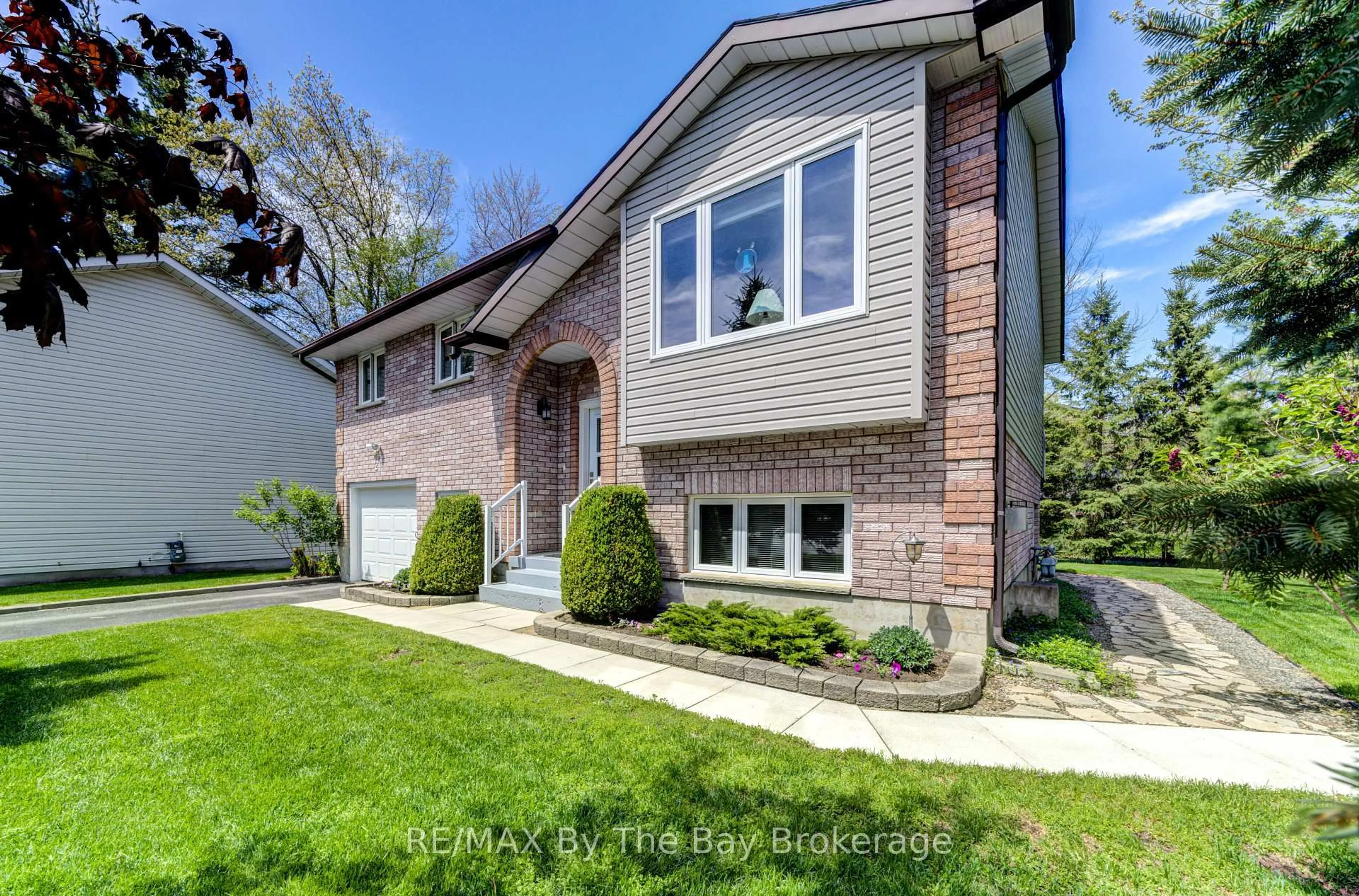 Home with brick exterior material, street for 21 Portugal Path, Wasaga Beach Ontario L9Z 1L2