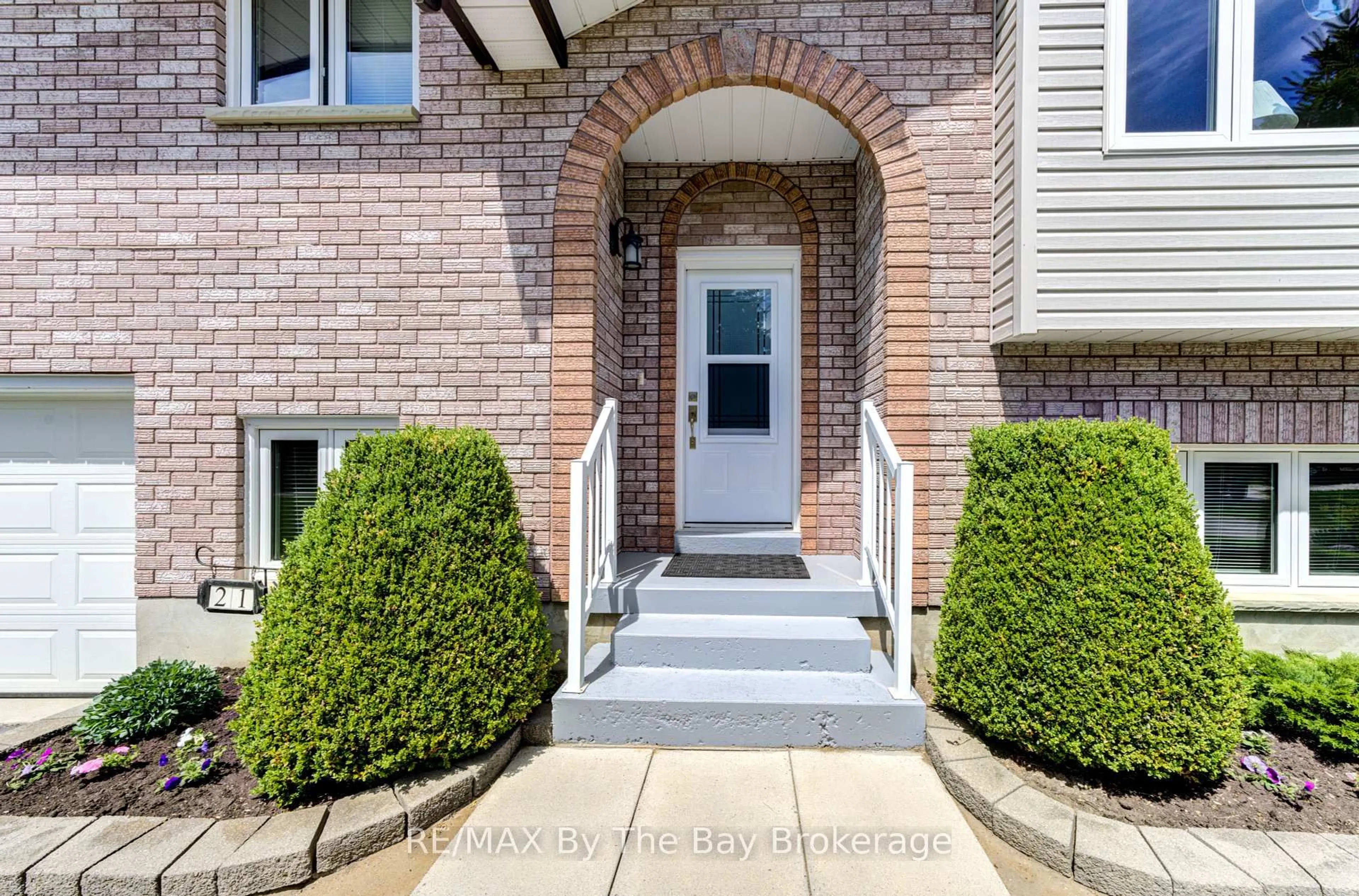 Indoor entryway for 21 Portugal Path, Wasaga Beach Ontario L9Z 1L2