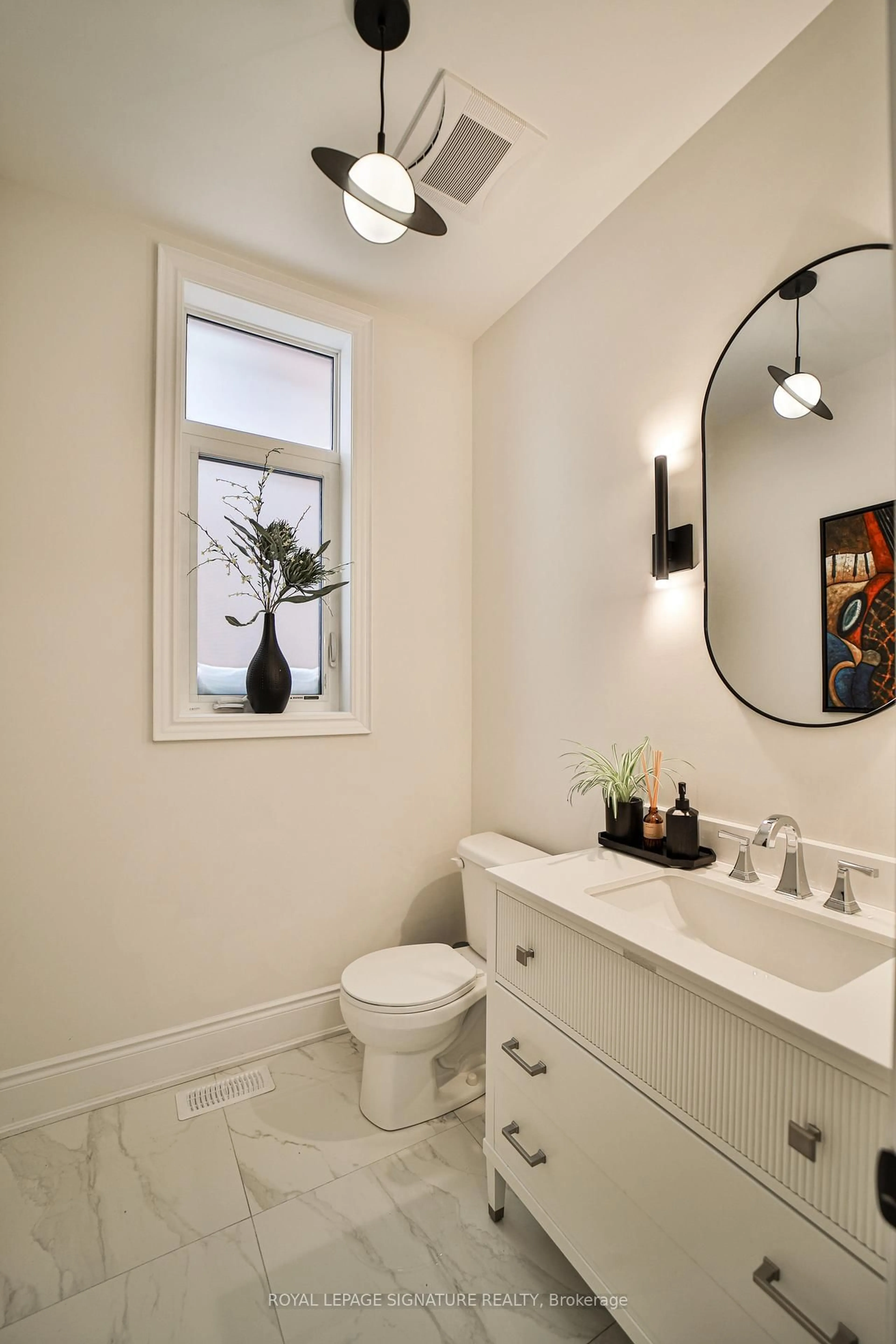 Contemporary bathroom, ceramic/tile floor for 27 Moreau Way, Springwater Ontario L9X 0S6