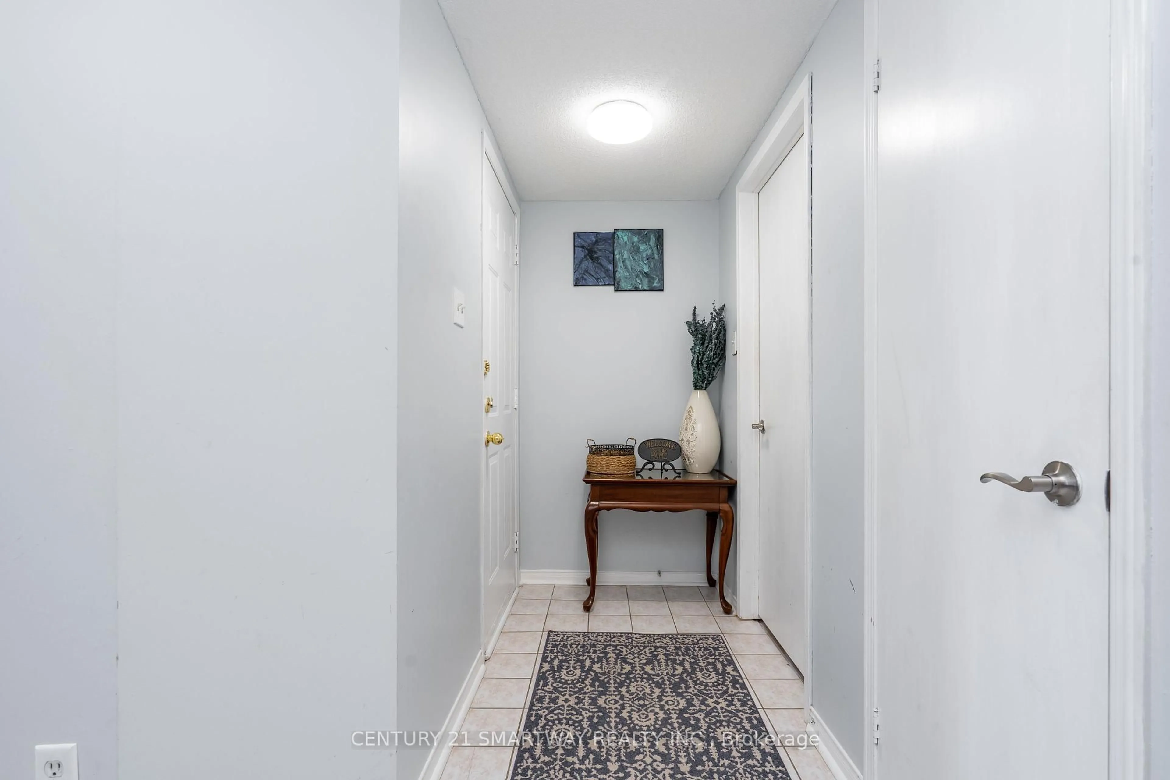 Indoor entryway for 56 Pickett Cres, Barrie Ontario L4N 8C1