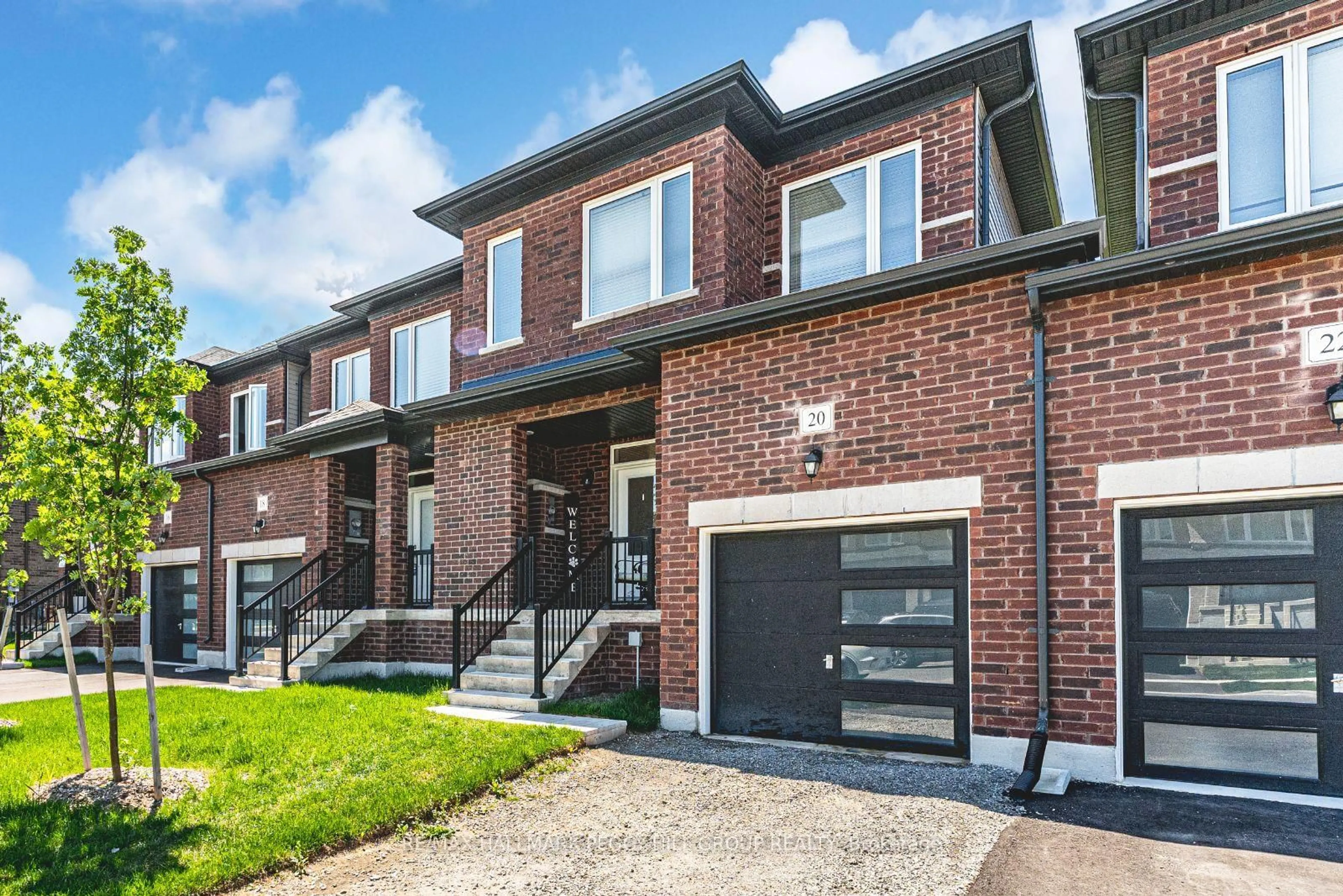 Home with brick exterior material, street for 20 Lisa St, Wasaga Beach Ontario L9Z 0K8