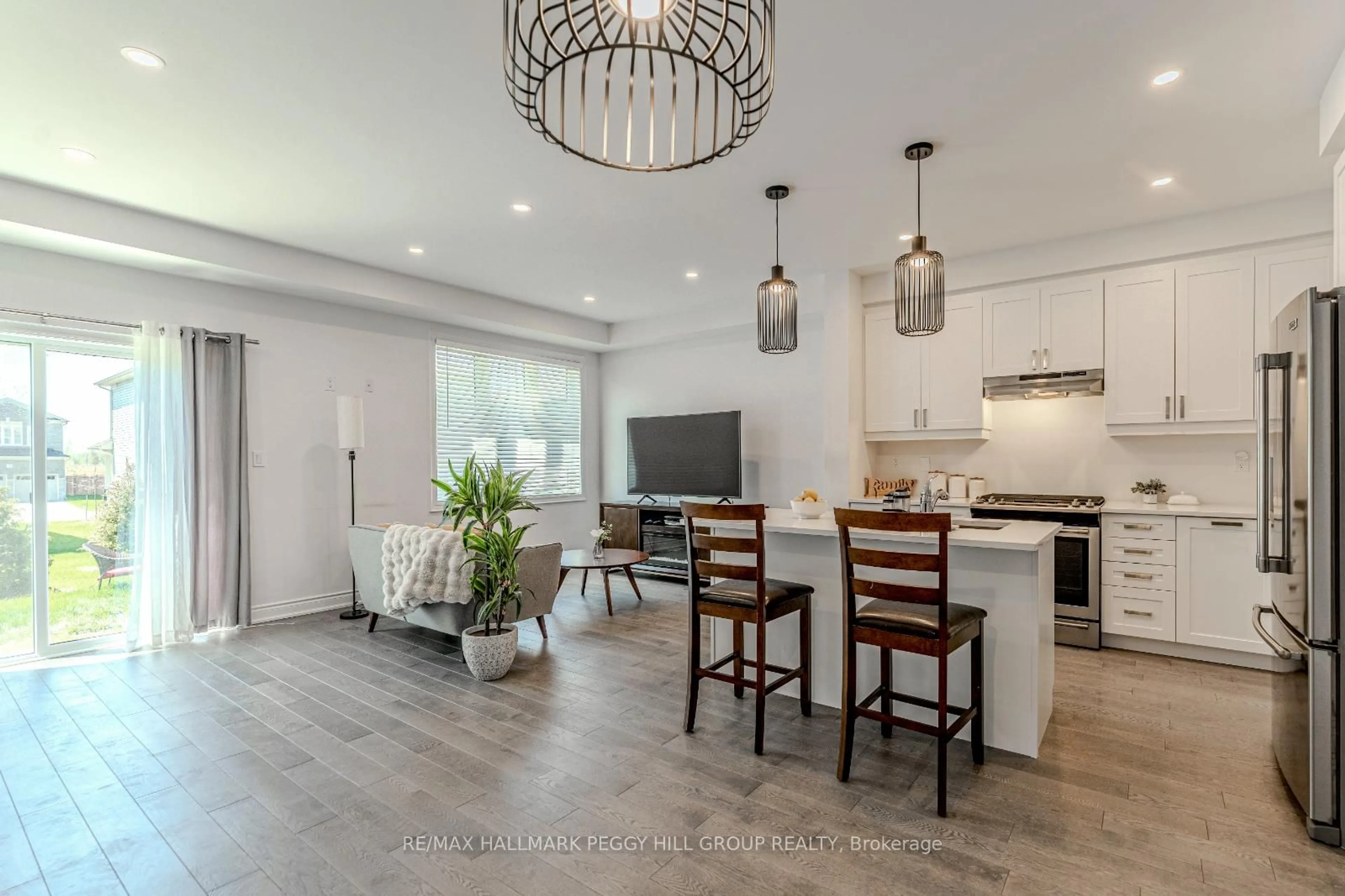 Open concept kitchen, wood/laminate floor for 20 Lisa St, Wasaga Beach Ontario L9Z 0K8