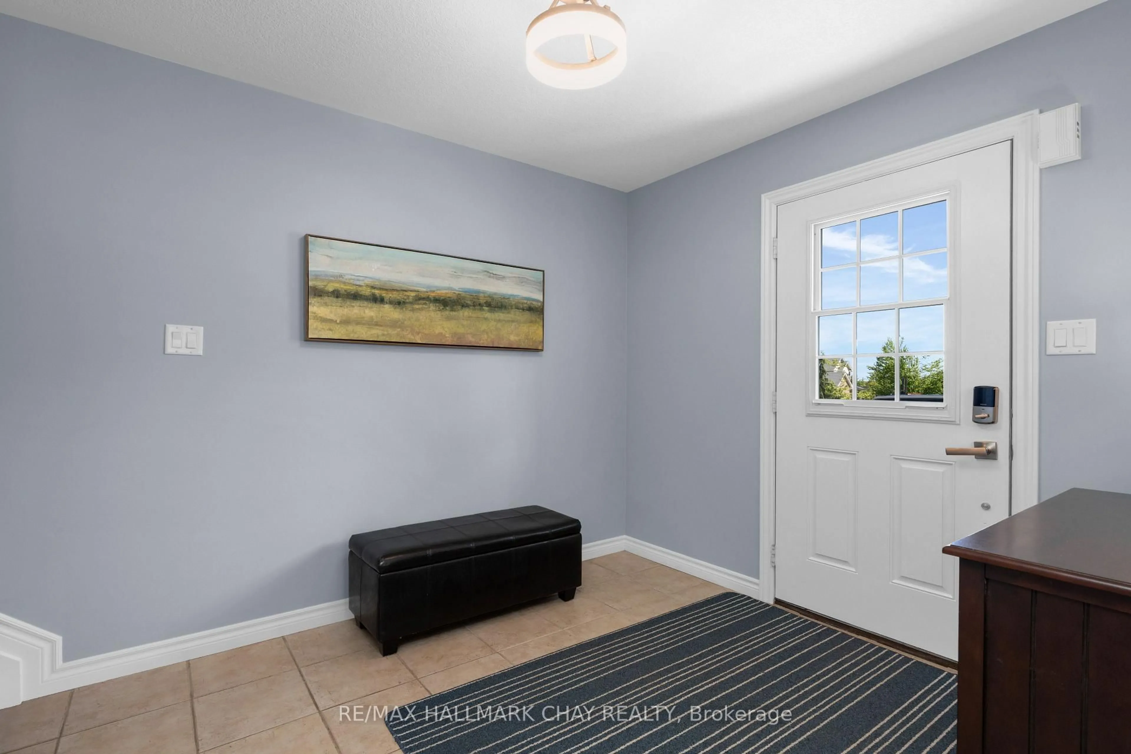 Indoor entryway for 8 Ash Crt, Oro-Medonte Ontario L0K 1E0