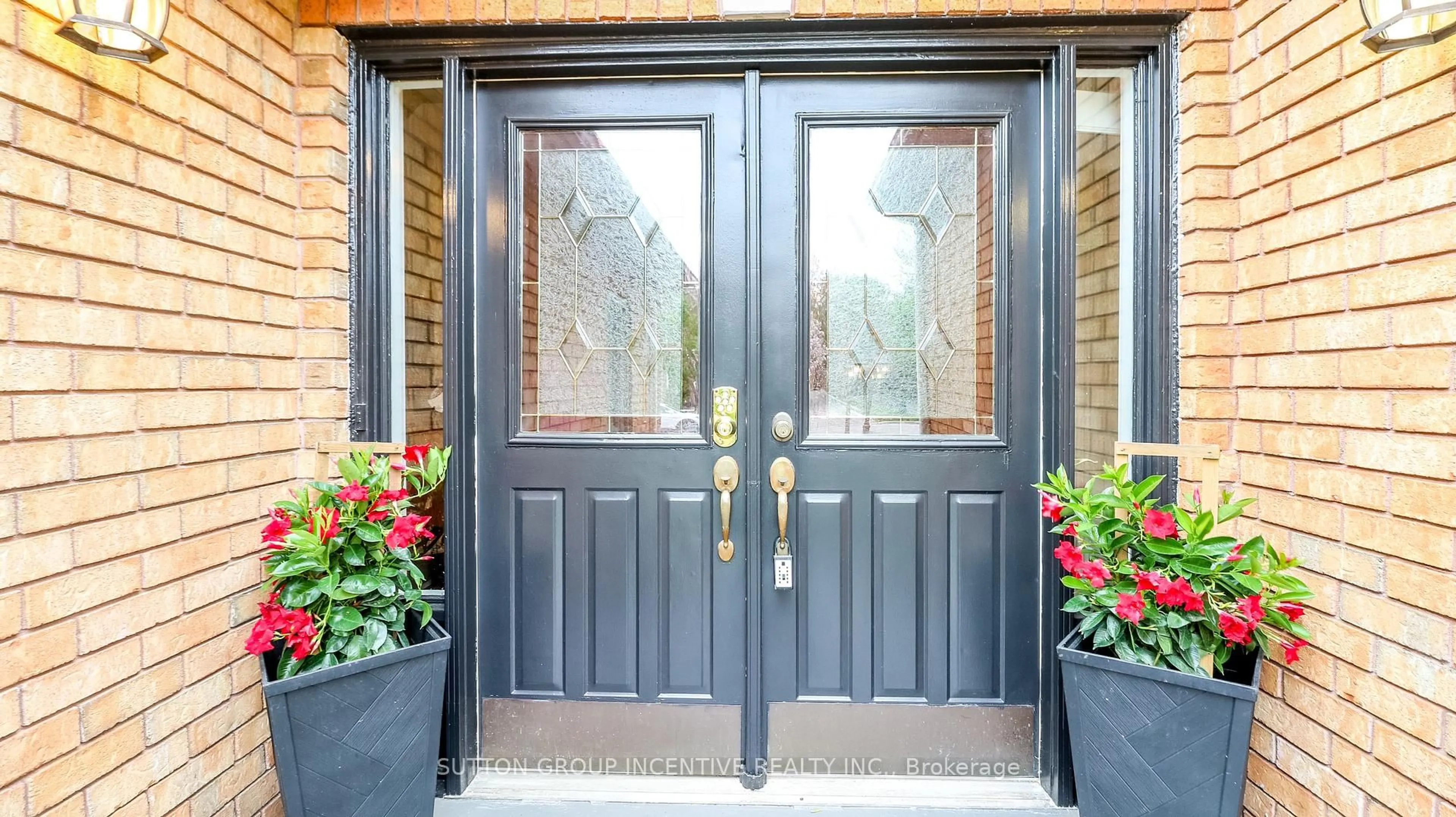 Indoor entryway for 69 Brushwood Cres, Barrie Ontario L4N 7G6