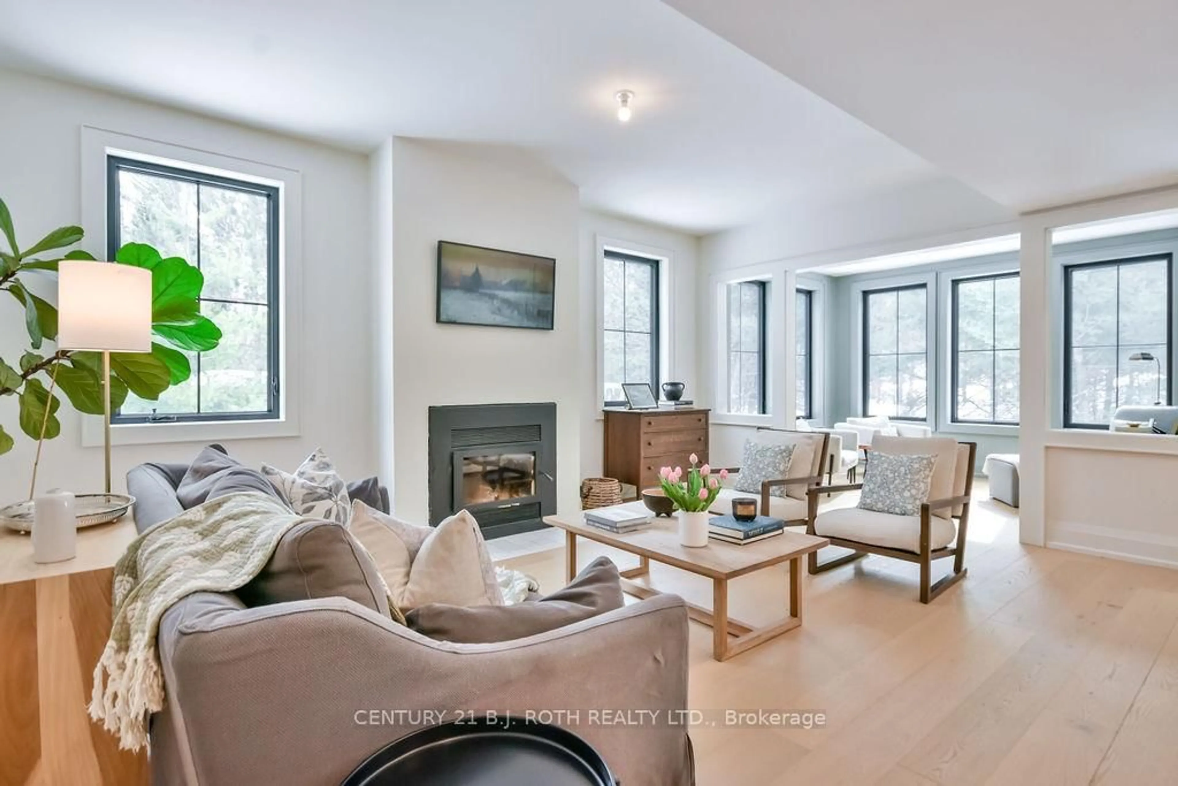 Living room with furniture, ceramic/tile floor for 4033 Boyd Rd, Severn Ontario L0K 2B0