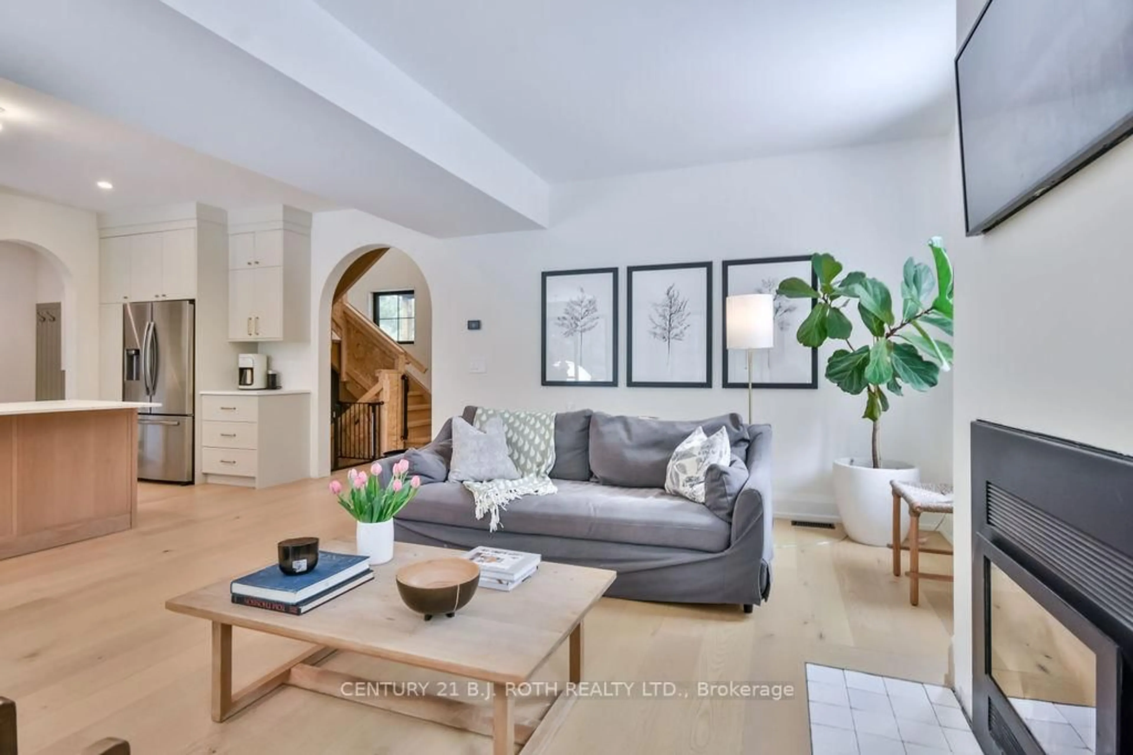 Living room with furniture, unknown for 4033 Boyd Rd, Severn Ontario L0K 2B0
