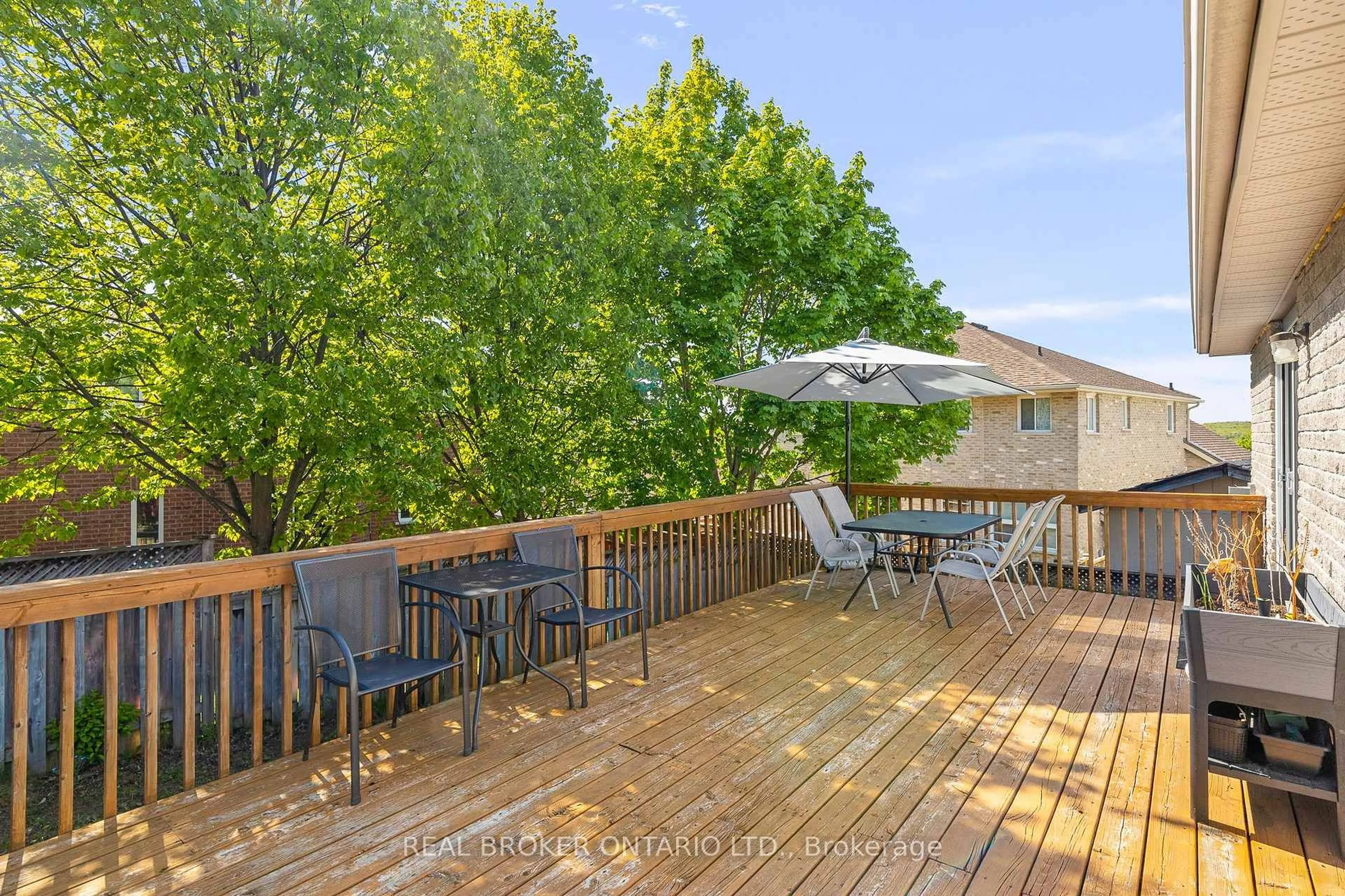 Patio, unknown for 31 Bell St, Barrie Ontario L4N 0J2