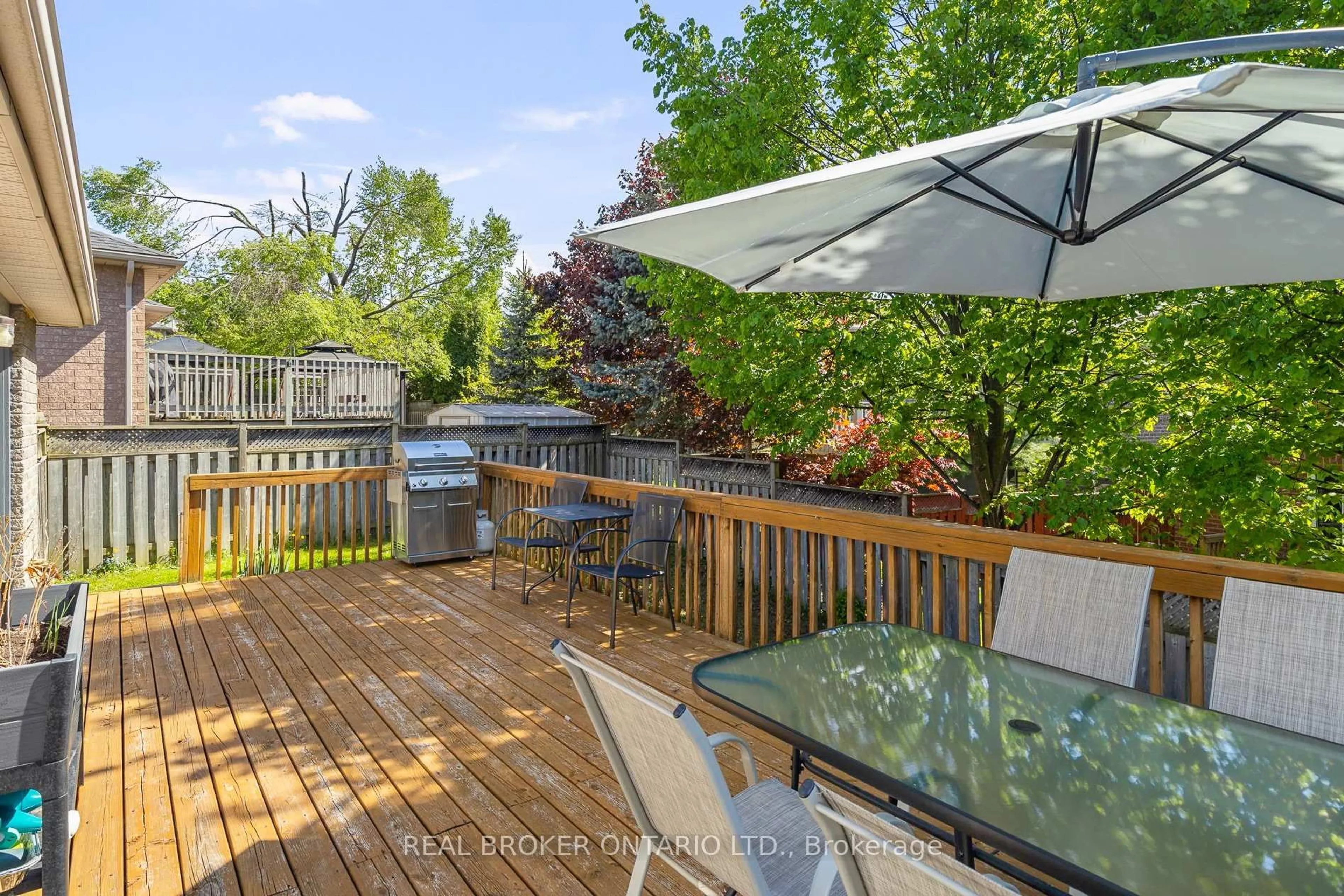 Patio, water/lake/river/ocean view for 31 Bell St, Barrie Ontario L4N 0J2
