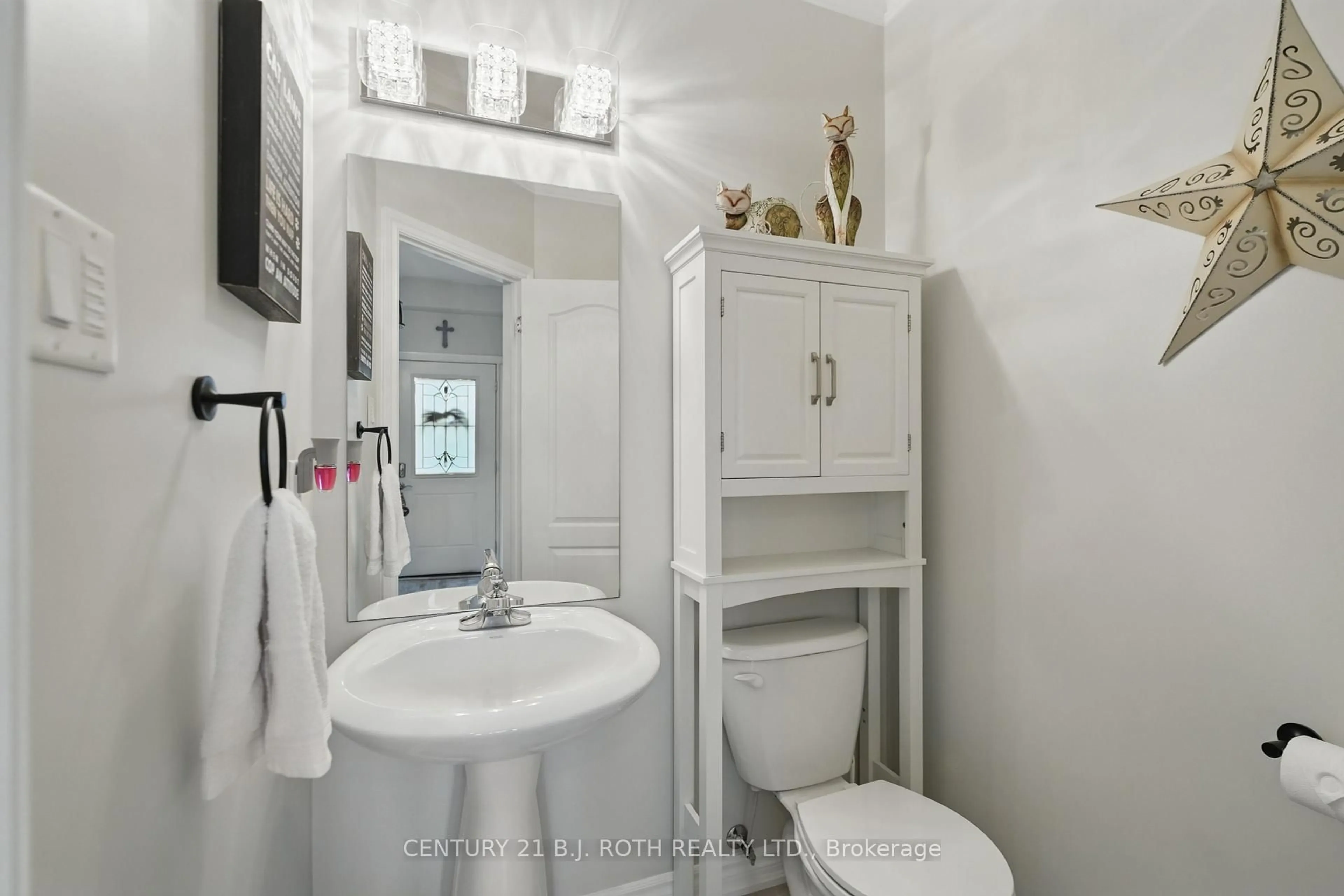 Standard bathroom, ceramic/tile floor for 4 CLAUDIO Cres, Barrie Ontario L4N 6L5