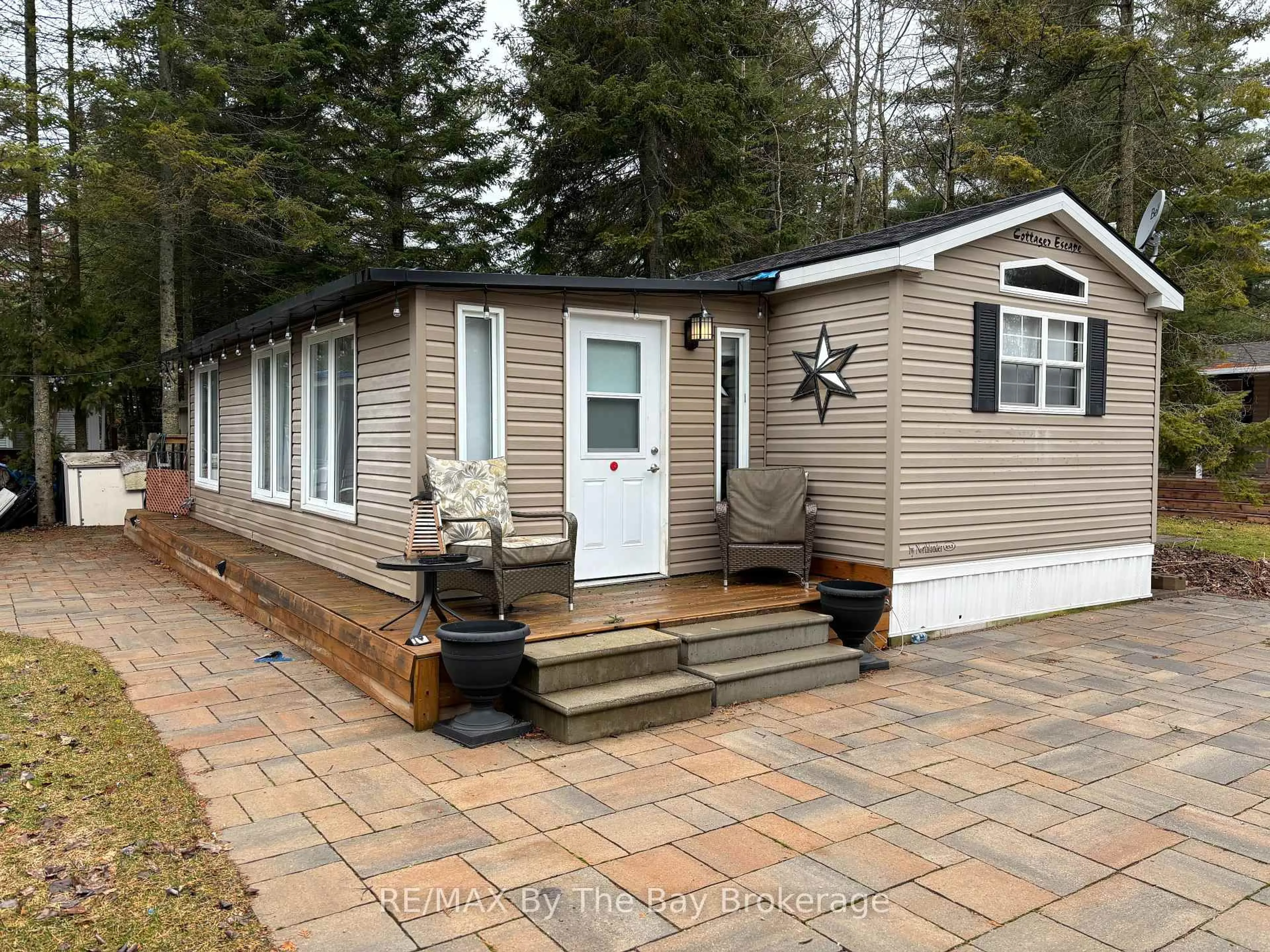 Home with vinyl exterior material, unknown for 85 THEME PARK Dr #263, Wasaga Beach Ontario L9Z 1X7