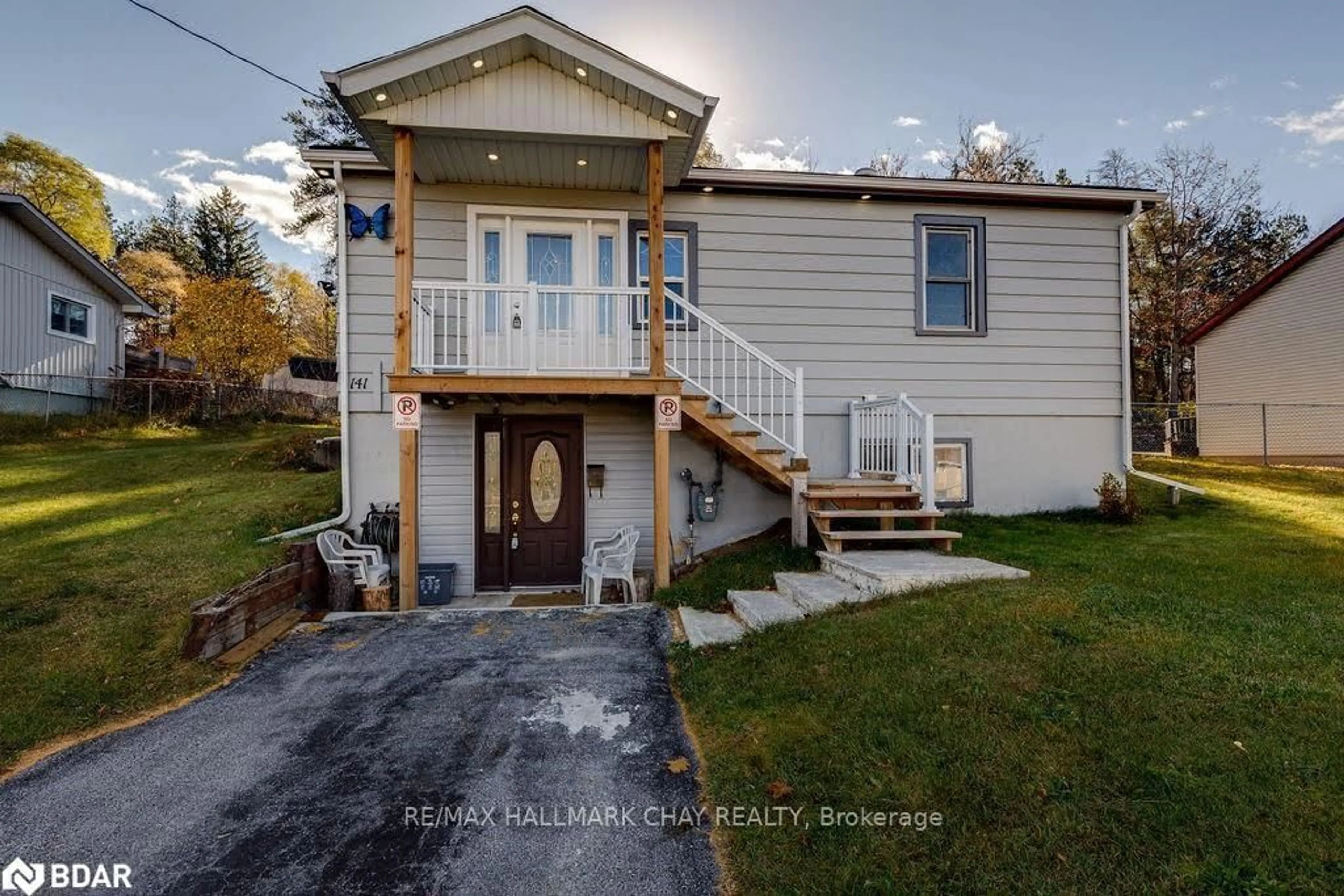 Home with vinyl exterior material, unknown for 141 Ardagh Rd, Barrie Ontario L4N 3V5