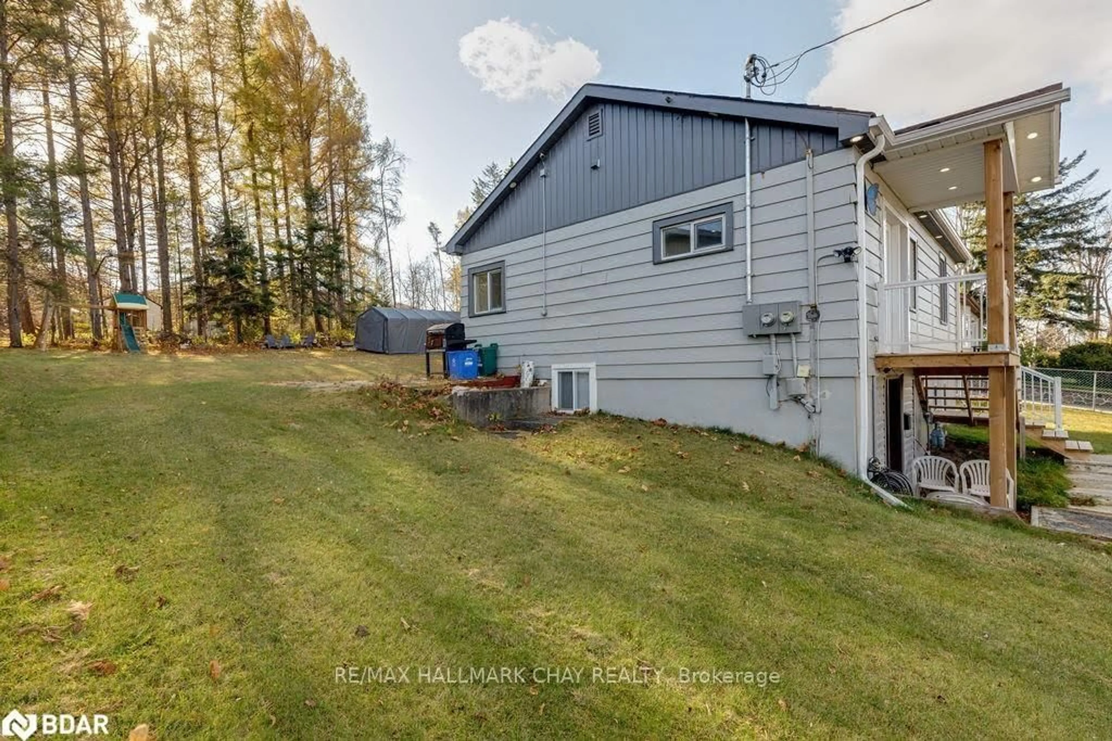 A pic from outside/outdoor area/front of a property/back of a property/a pic from drone, unknown for 141 Ardagh Rd, Barrie Ontario L4N 3V5