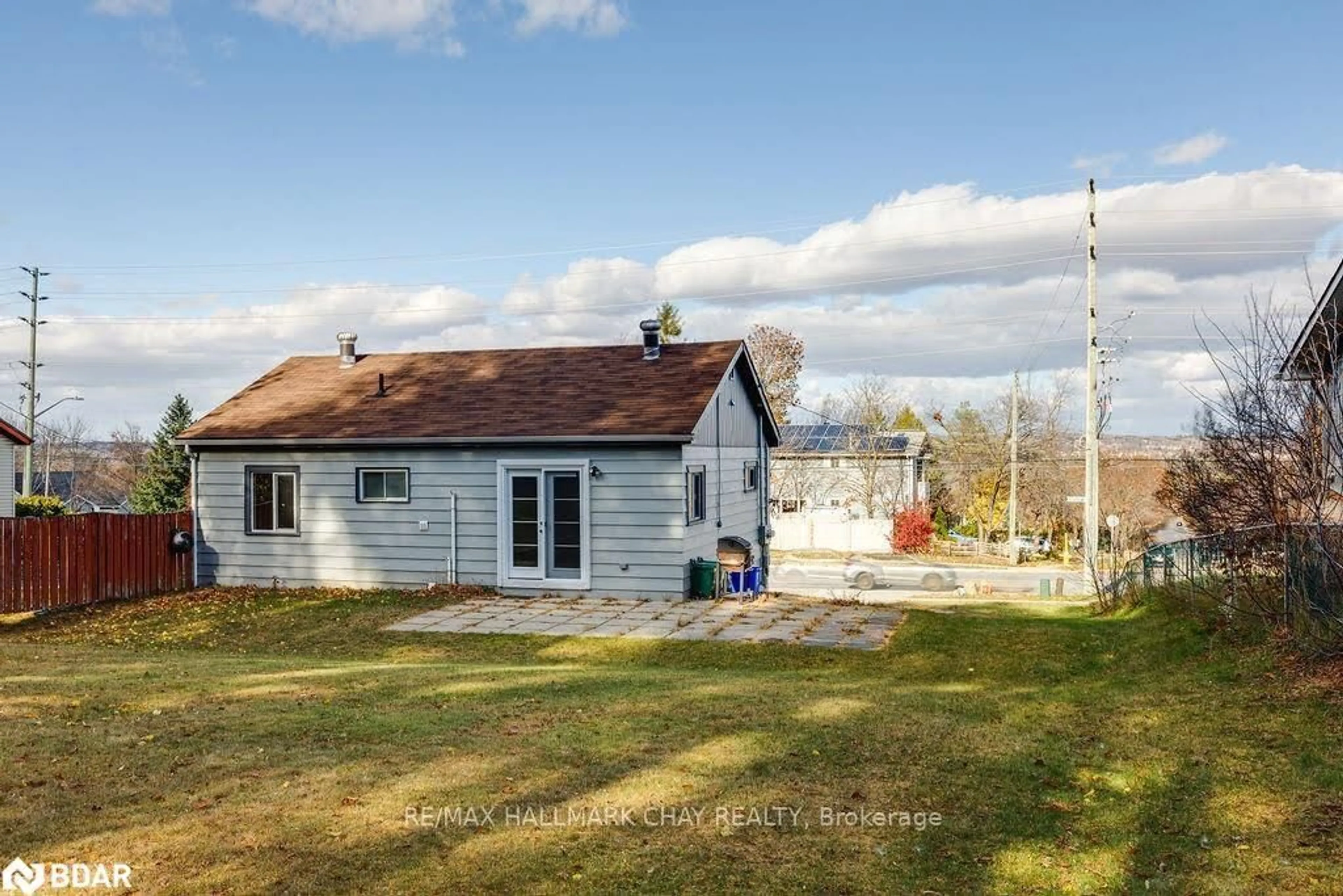 A pic from outside/outdoor area/front of a property/back of a property/a pic from drone, unknown for 141 Ardagh Rd, Barrie Ontario L4N 3V5