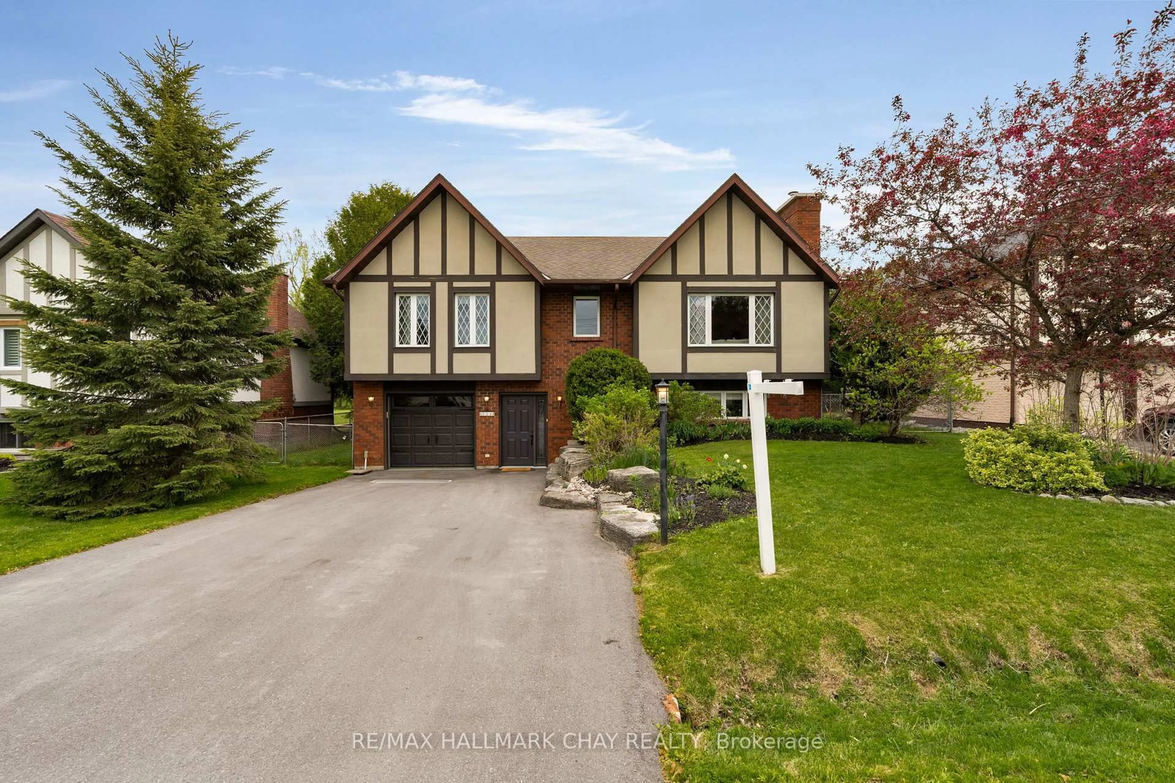 Home with brick exterior material, street for 209 Dominion Dr, Clearview Ontario L0M 1S0