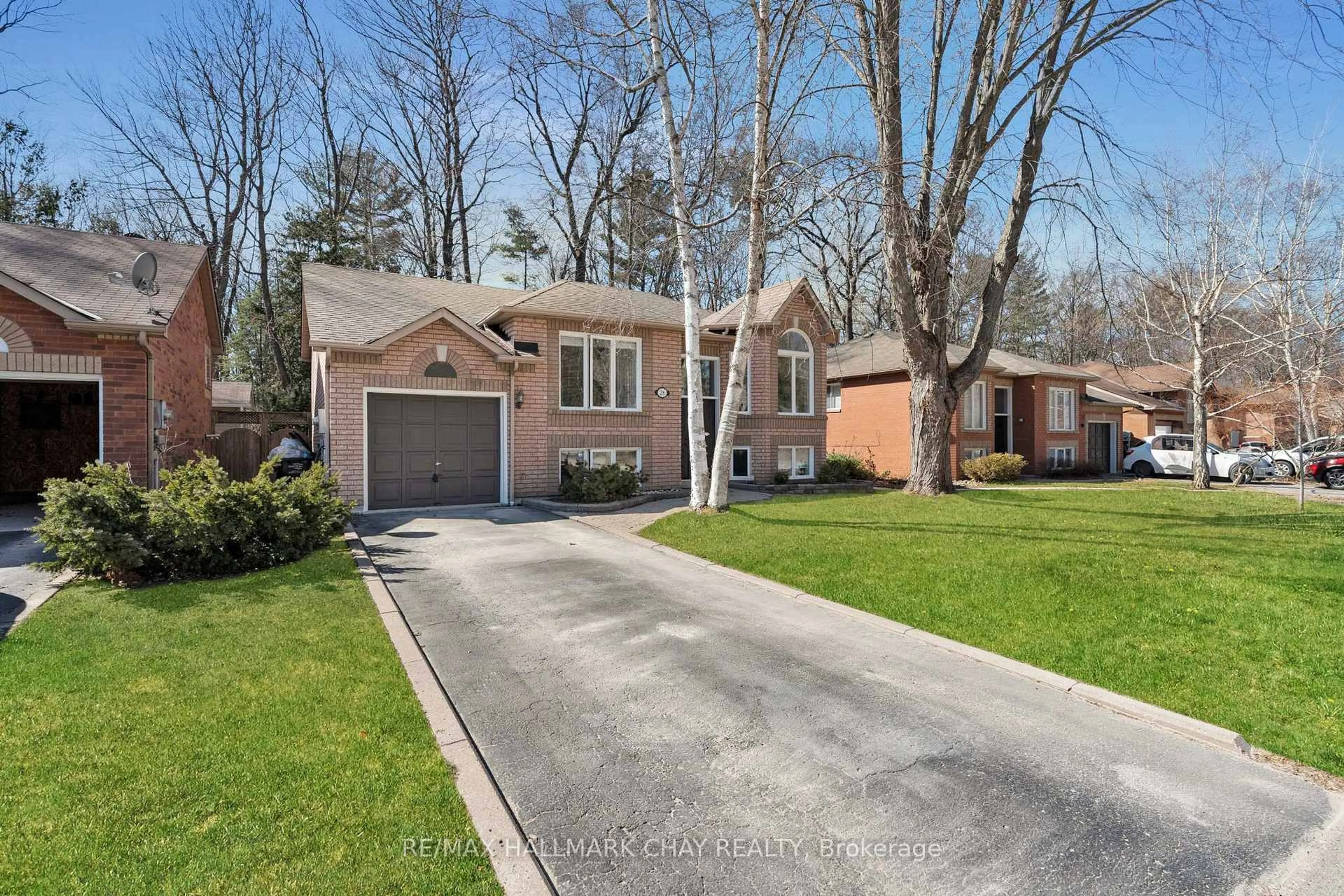 Home with brick exterior material, street for 26 Brillinger Dr, Wasaga Beach Ontario L9Z 1L4