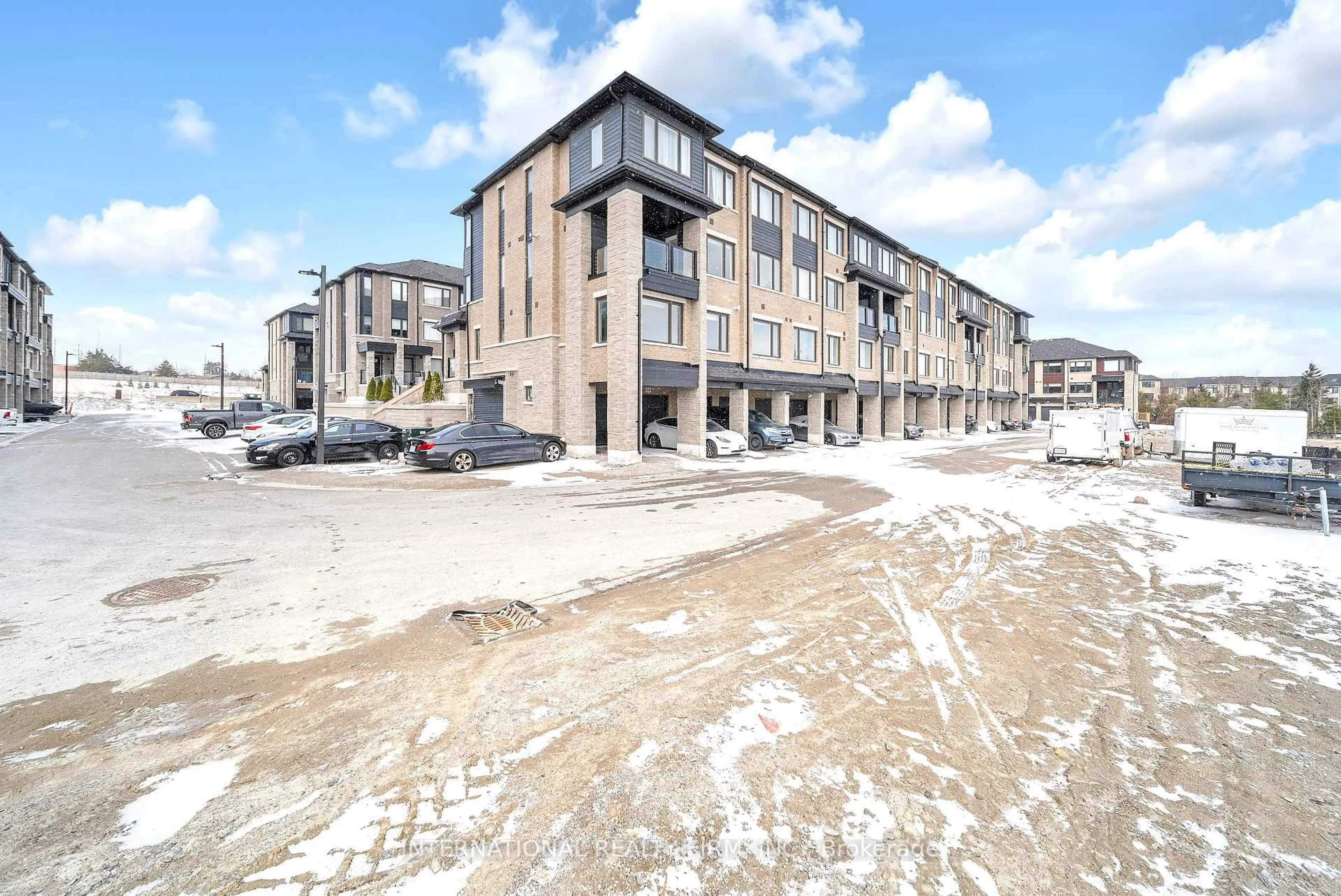A pic from outside/outdoor area/front of a property/back of a property/a pic from drone, building for 58 Appletree Lane, Barrie Ontario L9J 0P1