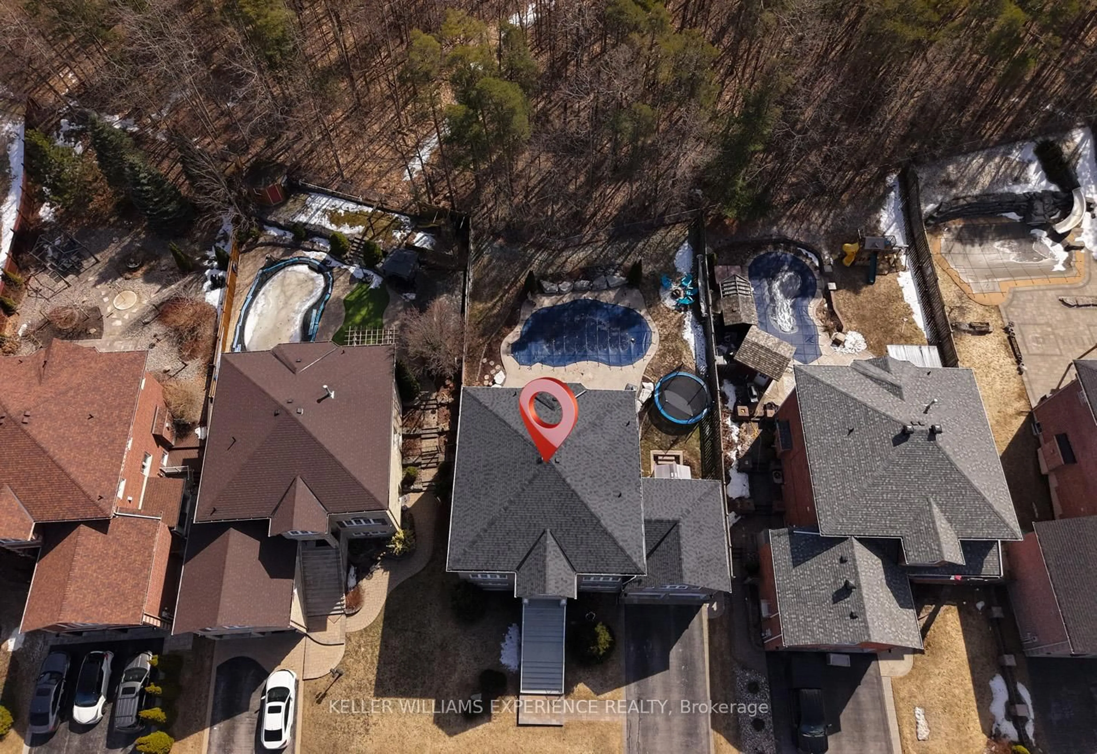 A pic from outside/outdoor area/front of a property/back of a property/a pic from drone, street for 27 Willow fern Dr, Barrie Ontario L4N 1S7