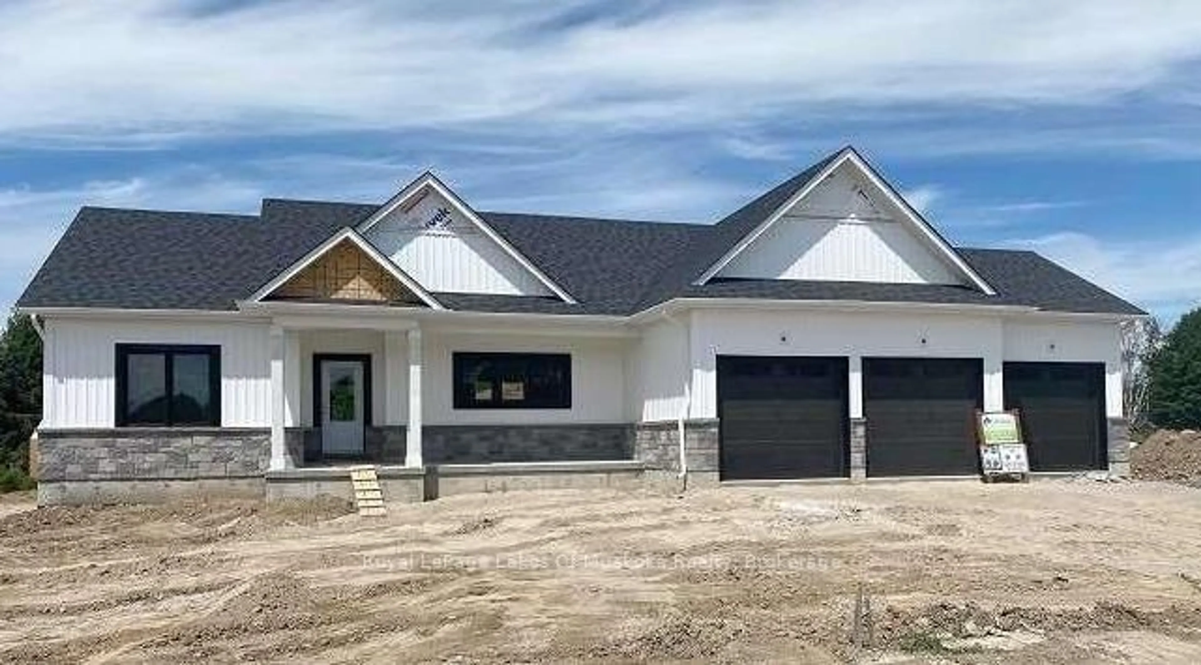 Home with vinyl exterior material, building for 3 Meadow Acres Rd, Oro-Medonte Ontario L0K 2G1