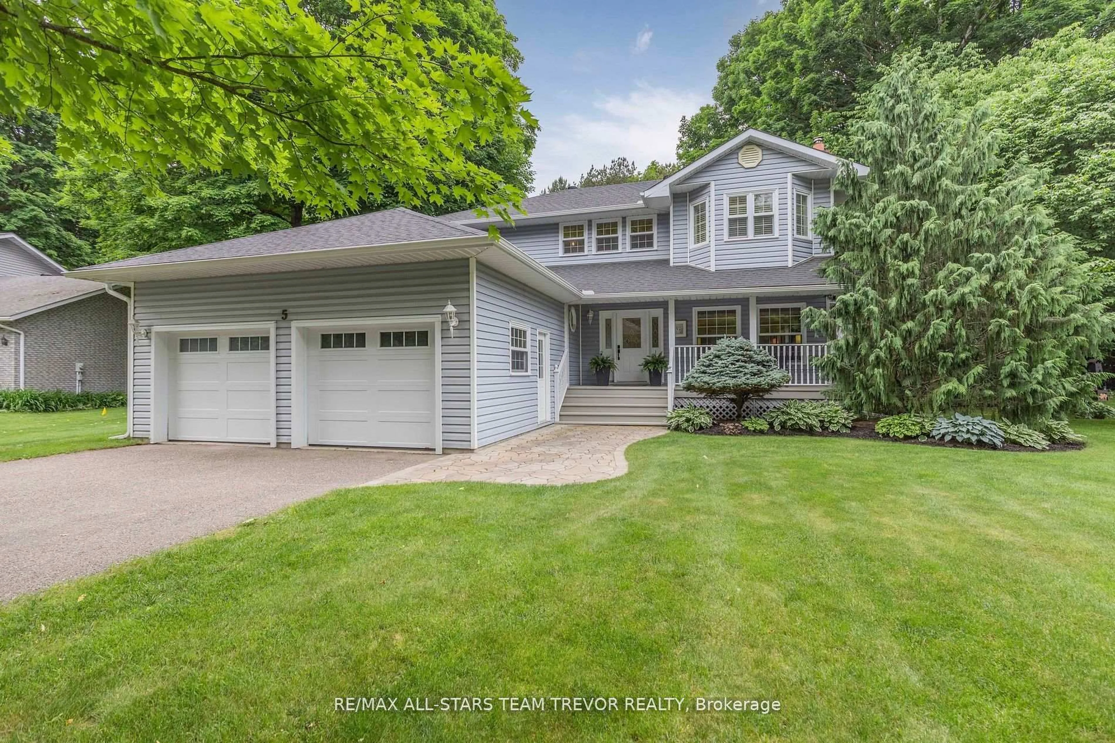 Home with vinyl exterior material, street for 5 Bailey Cres, Tiny Ontario L0L 2T0