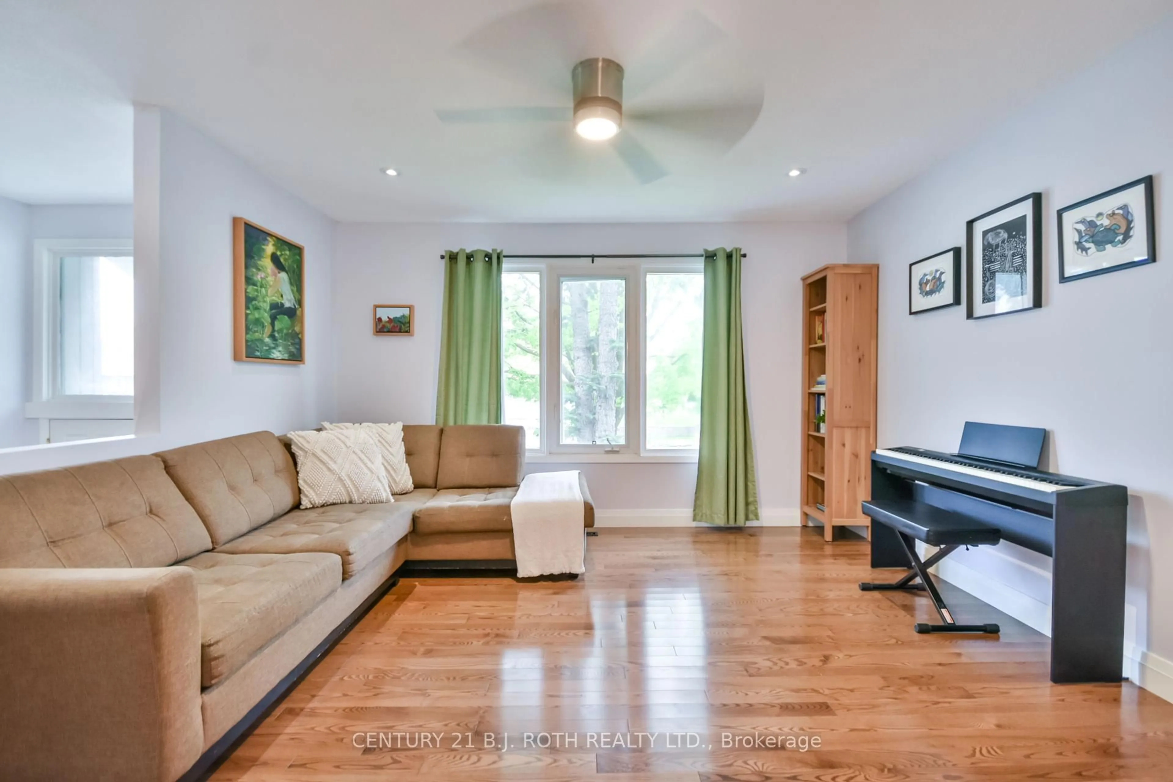 Living room with furniture, wood/laminate floor for 51 Heather St, Barrie Ontario L4N 4M9