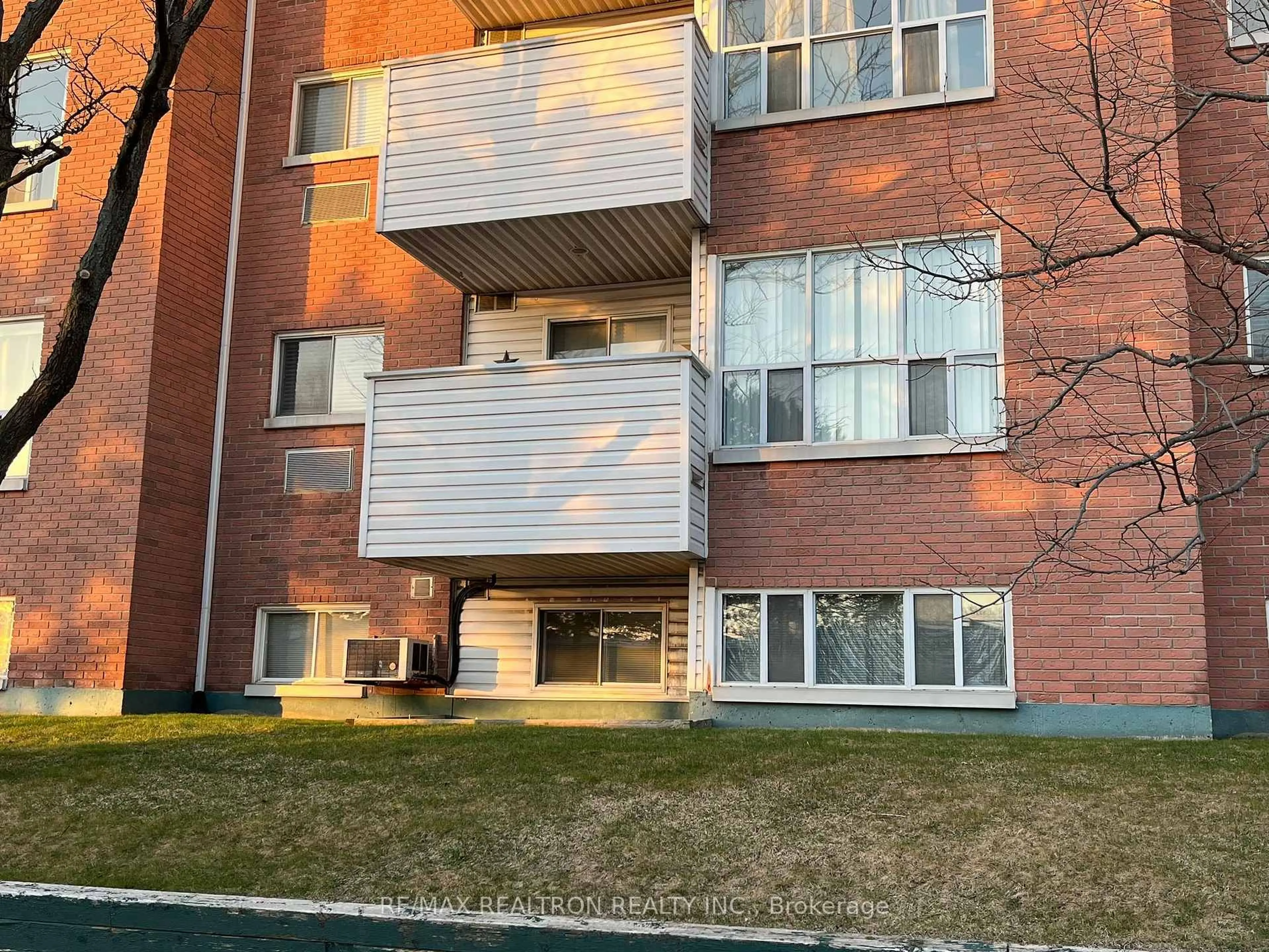 Unknown for 120 Bell Farm Rd #210, Barrie Ontario L4M 6J2