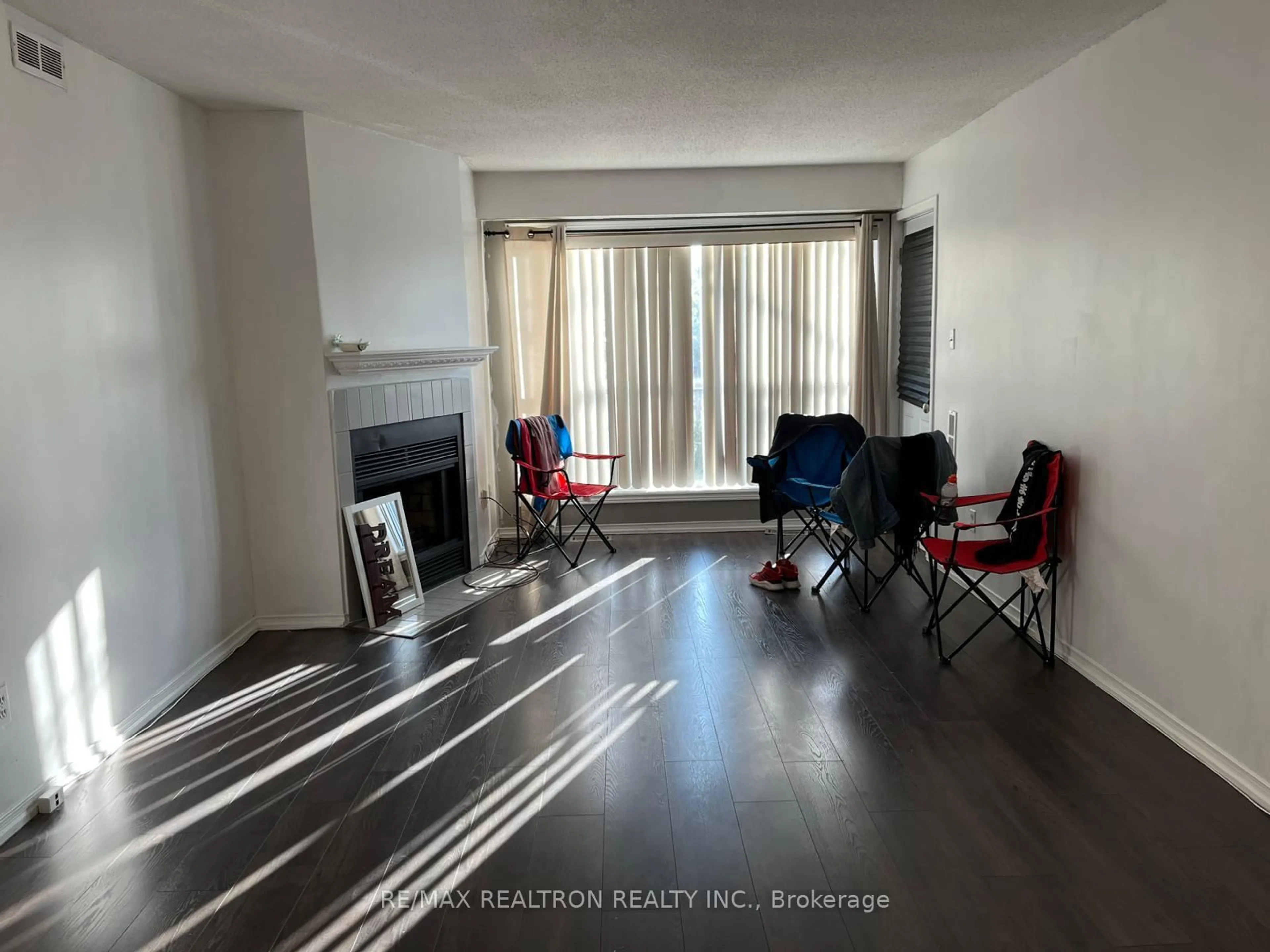 A pic of a room for 120 Bell Farm Rd #210, Barrie Ontario L4M 6J2