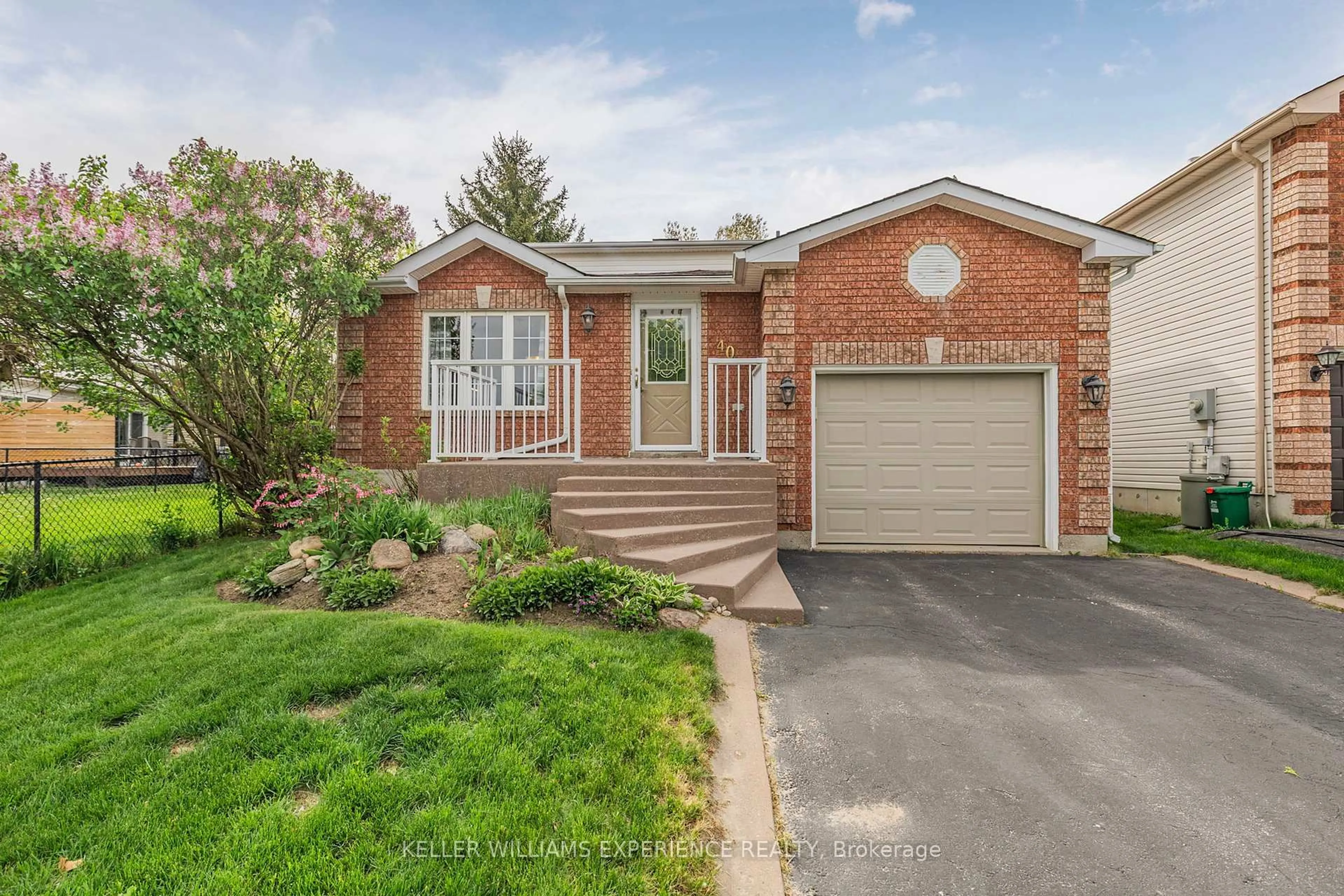 Home with brick exterior material, street for 40 Selkirk Cres, Barrie Ontario L4N 8G2