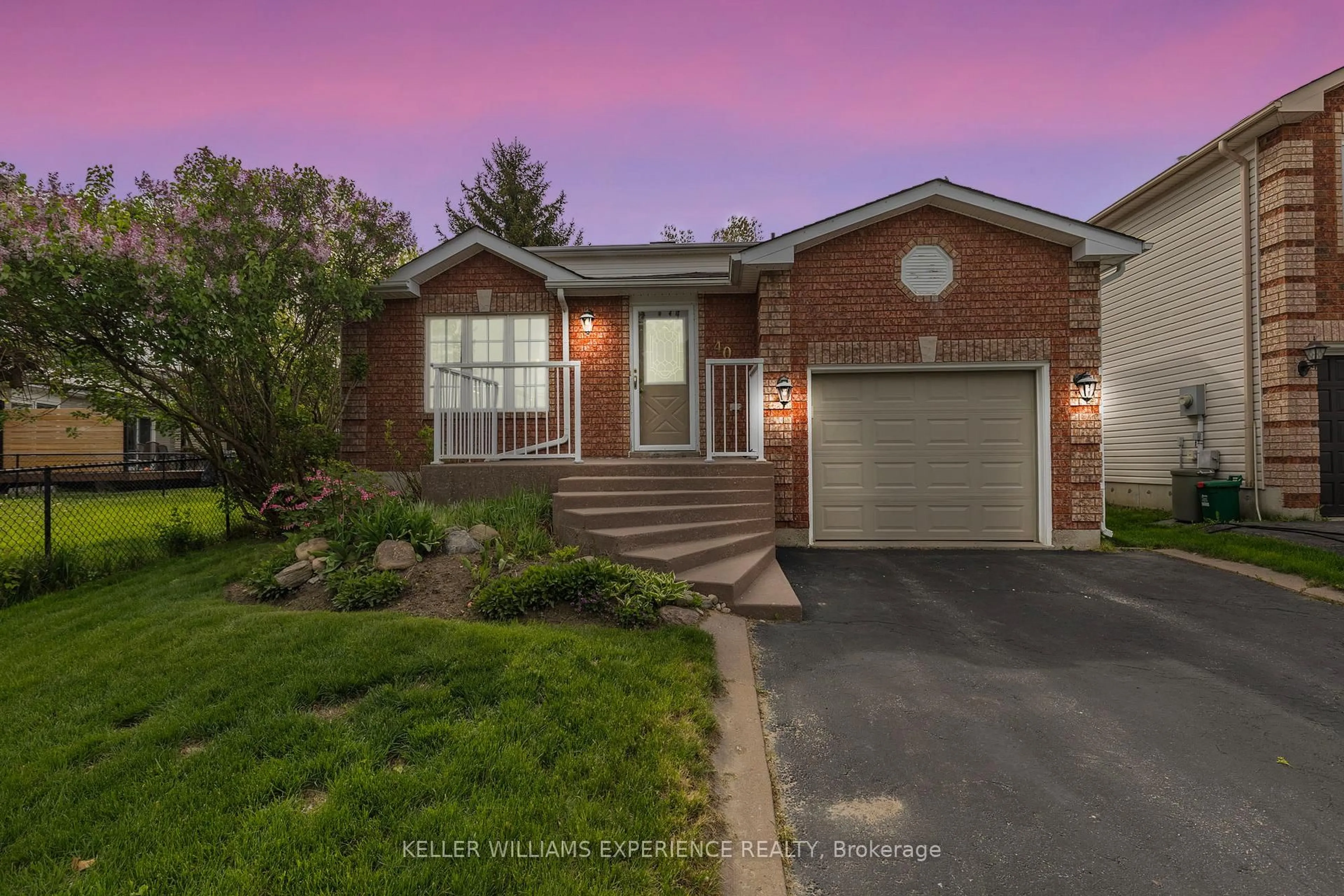 Home with brick exterior material, street for 40 Selkirk Cres, Barrie Ontario L4N 8G2