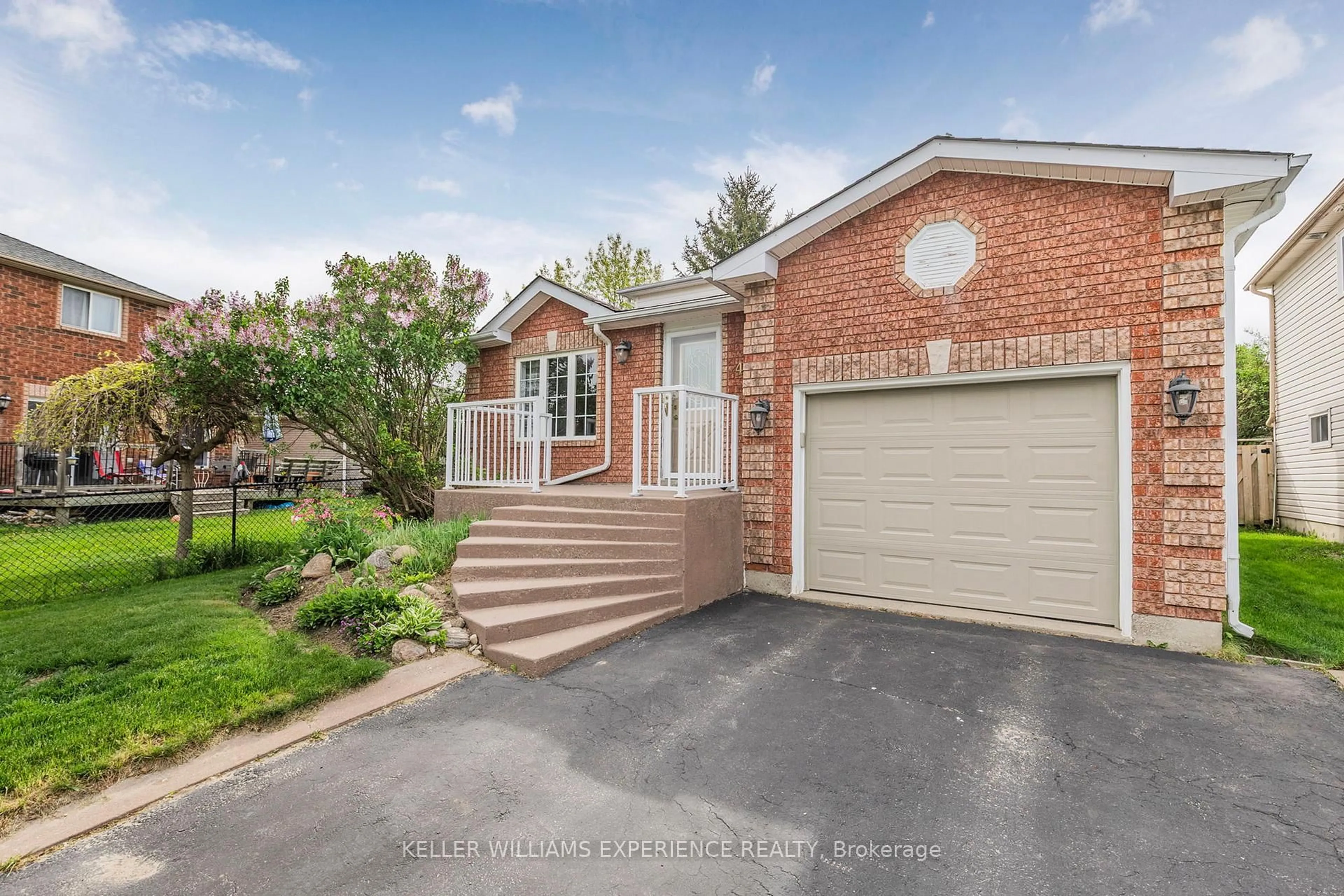 Home with brick exterior material, street for 40 Selkirk Cres, Barrie Ontario L4N 8G2