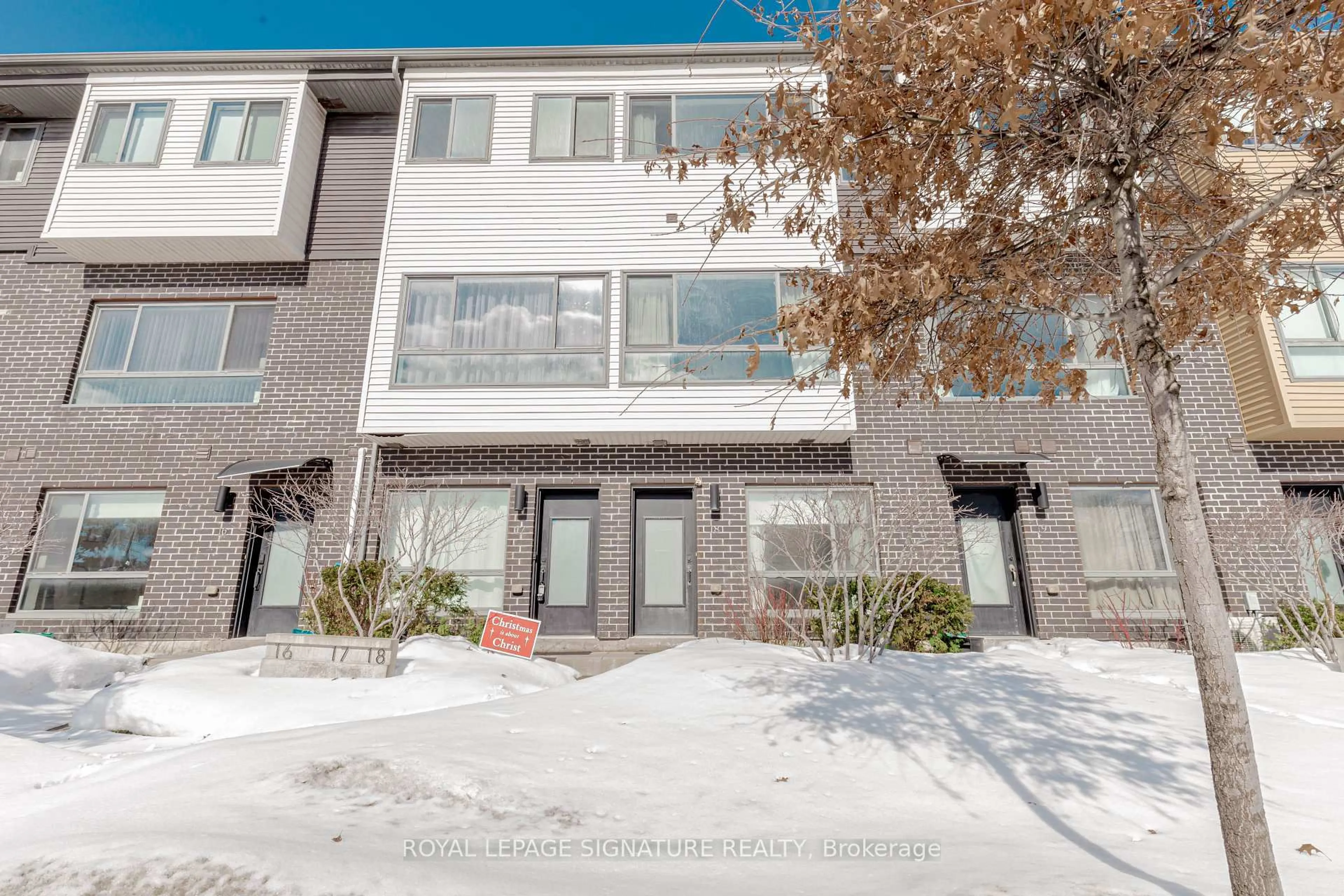 A pic from outside/outdoor area/front of a property/back of a property/a pic from drone, street for 369 Essa Rd #18, Barrie Ontario L4N 9C8