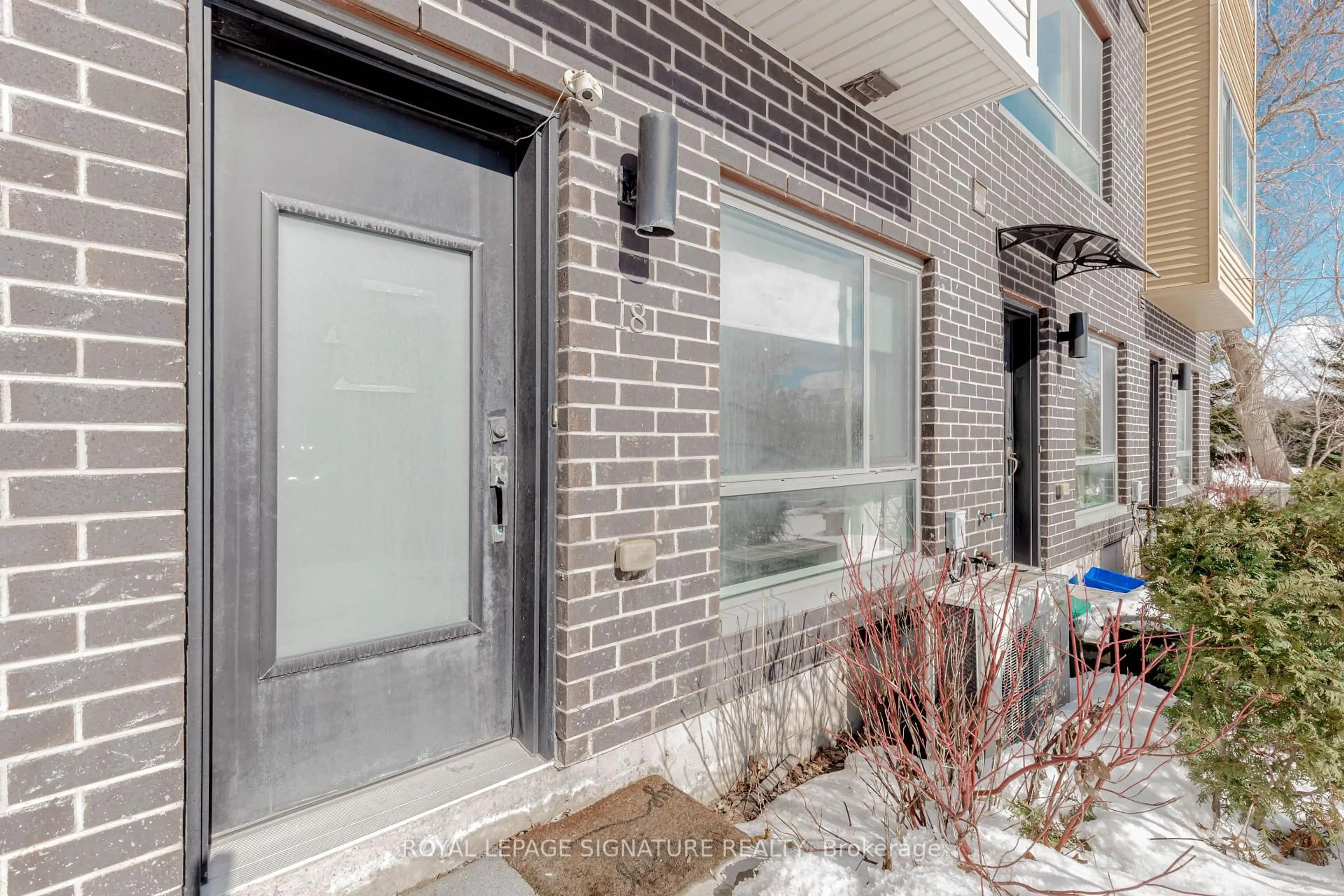 Home with brick exterior material, street for 369 Essa Rd #18, Barrie Ontario L4N 9C8