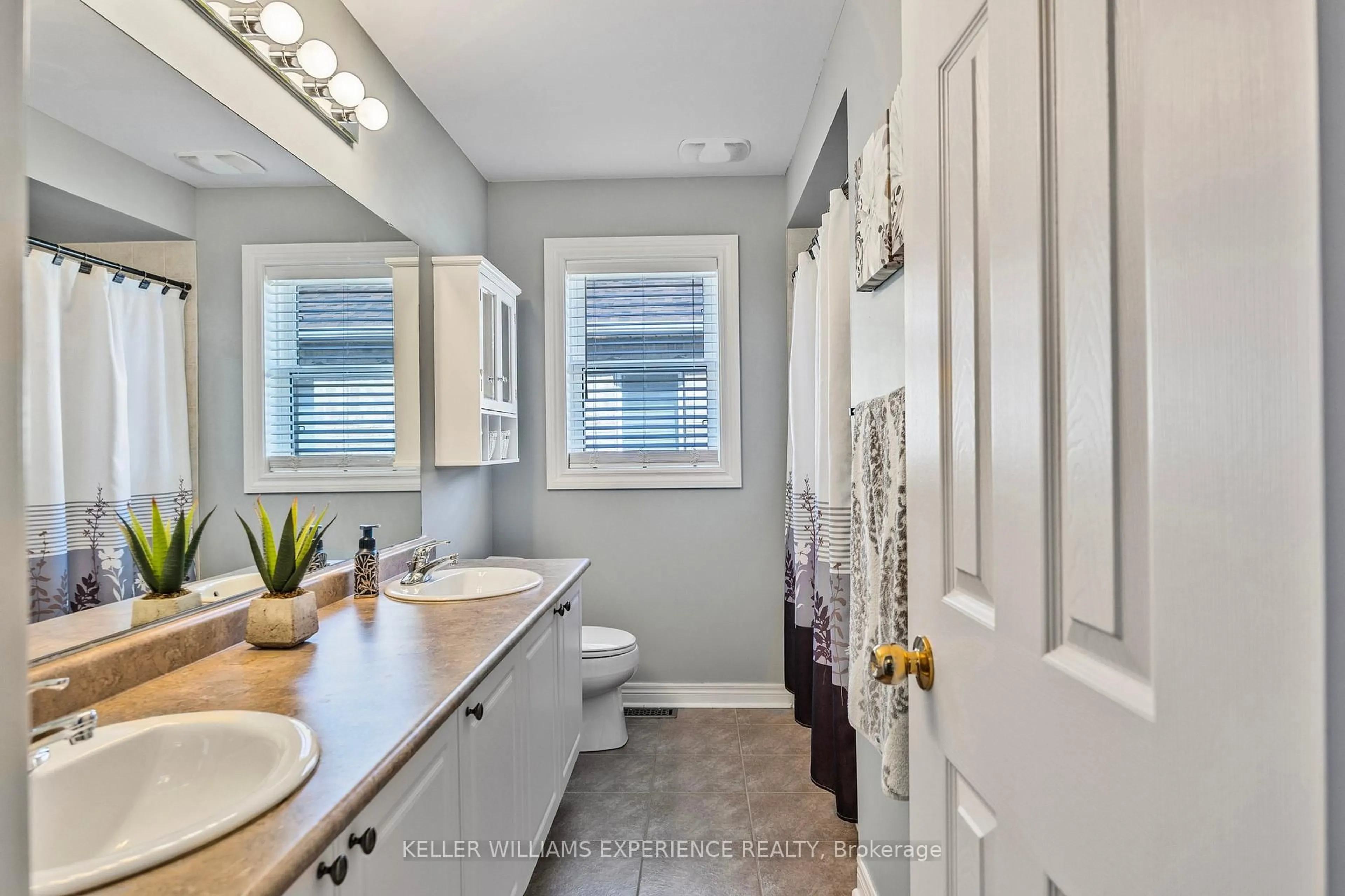 Contemporary bathroom, ceramic/tile floor for 72 Lake Cres, Barrie Ontario L4N 6A6