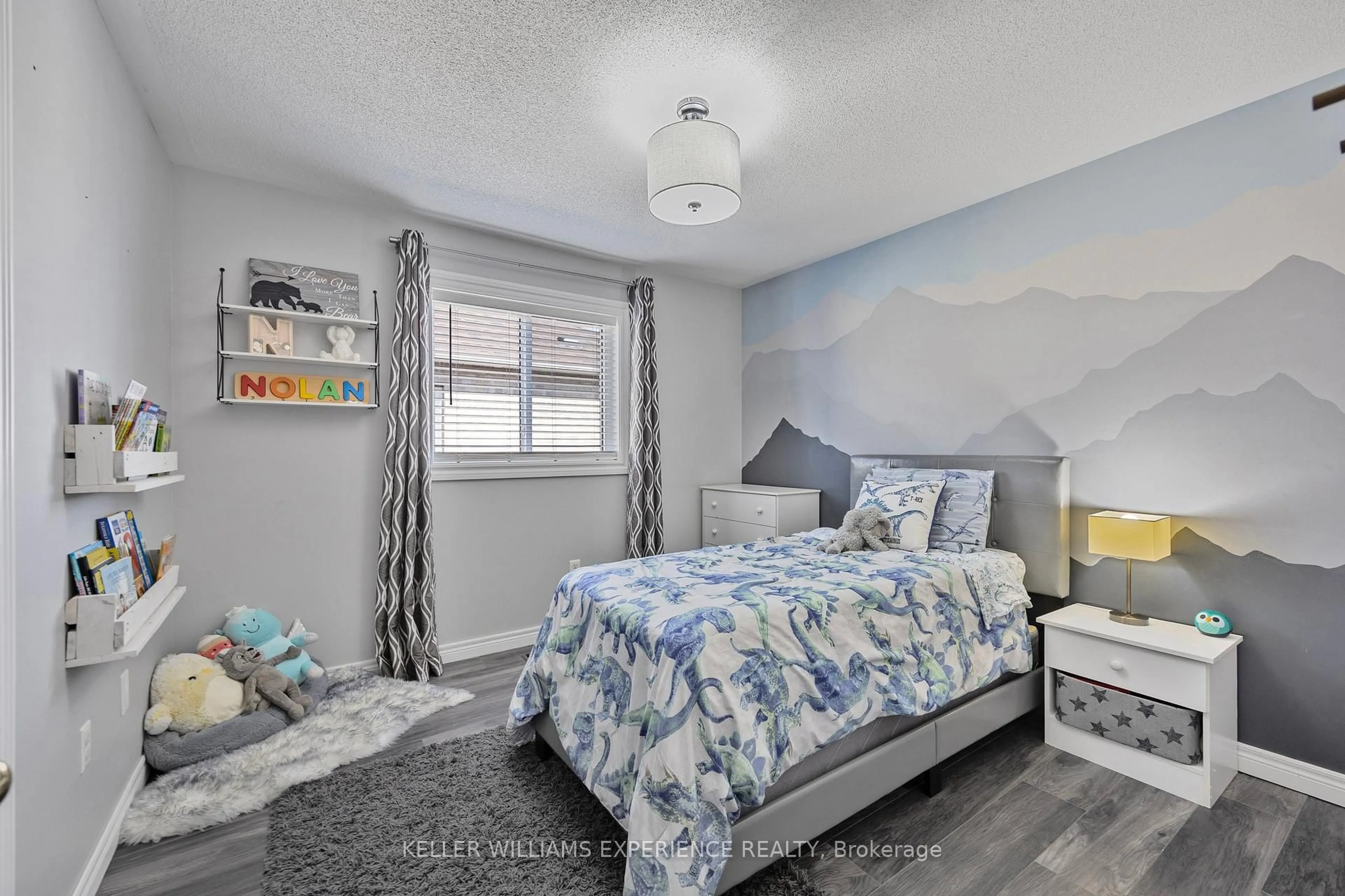 Bedroom with bed, unknown for 72 Lake Cres, Barrie Ontario L4N 6A6
