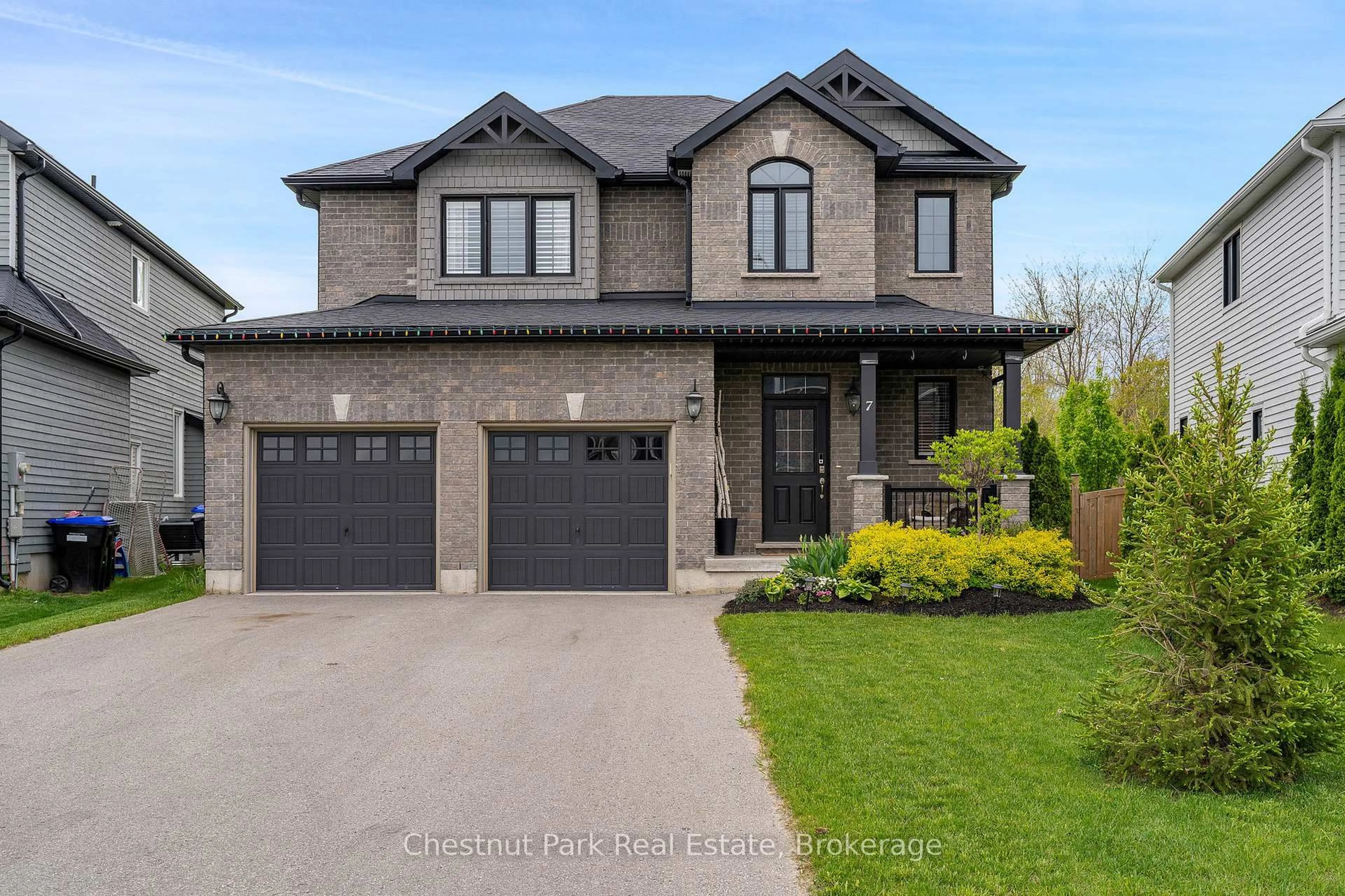 Home with brick exterior material, street for 7 Gilpin Cres, Collingwood Ontario L9Y 0Z2