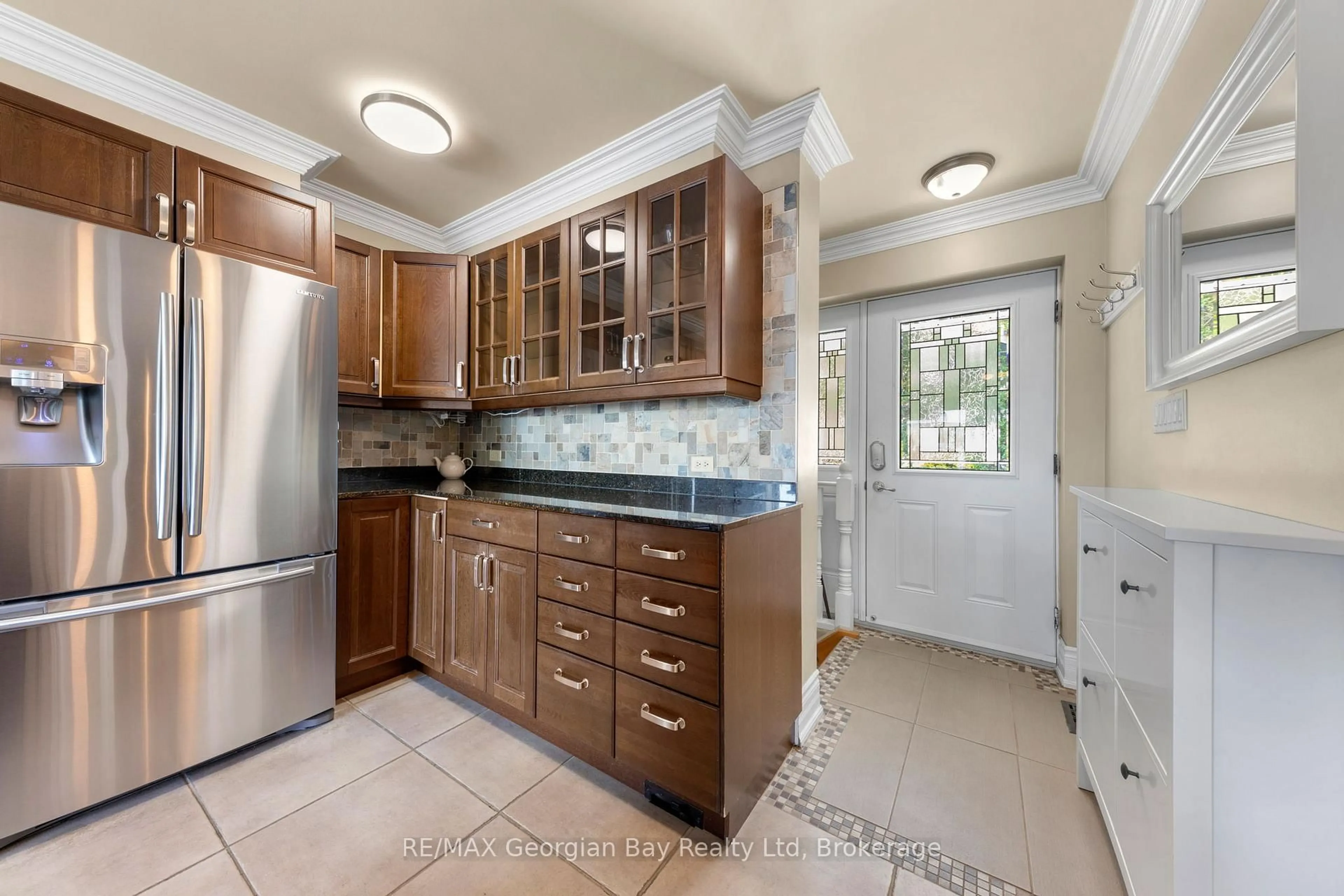 Standard kitchen, ceramic/tile floor for 405 Champlain Rd, Penetanguishene Ontario L9M 1S3