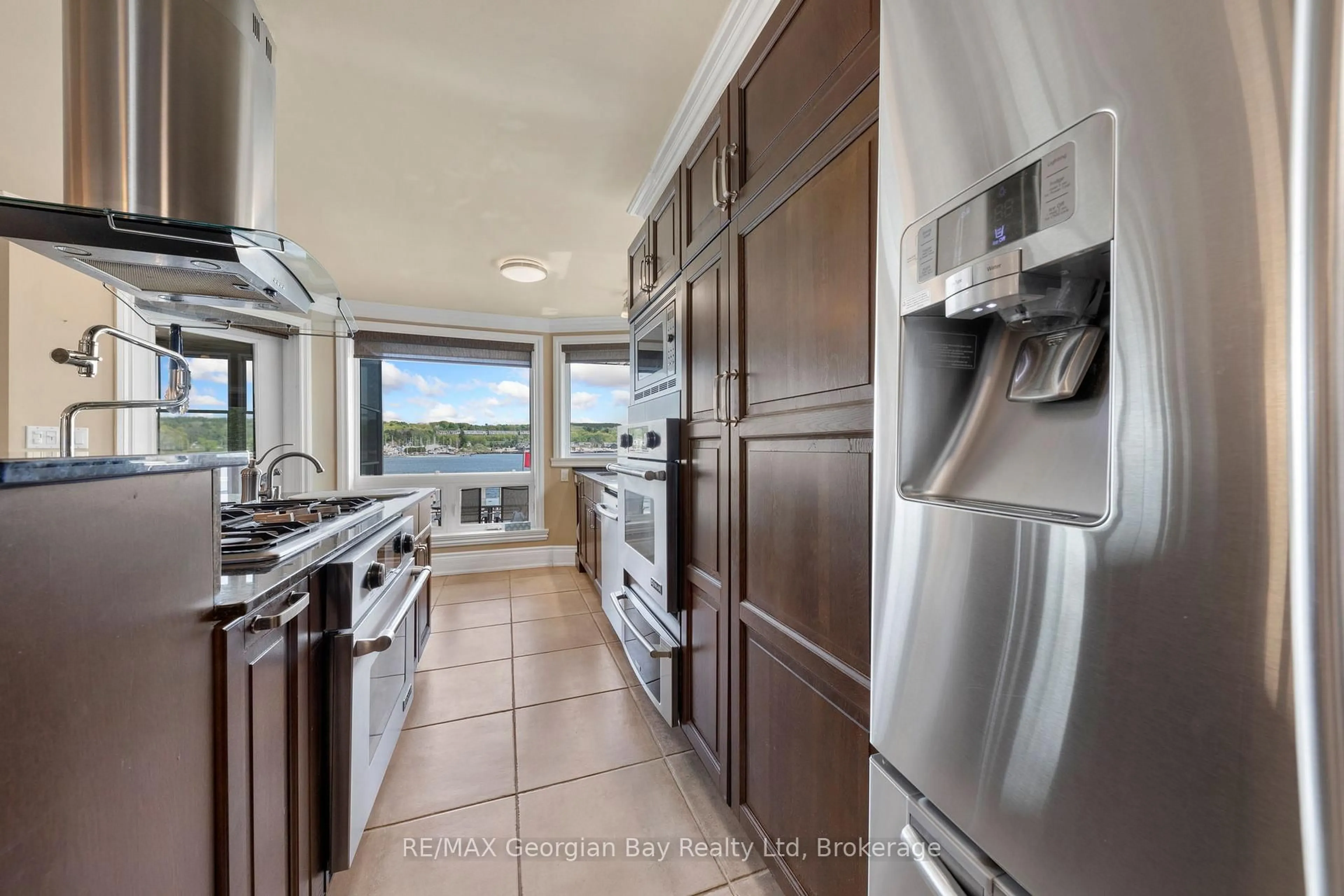 Kitchen with laundary machines, ceramic/tile floor for 405 Champlain Rd, Penetanguishene Ontario L9M 1S3
