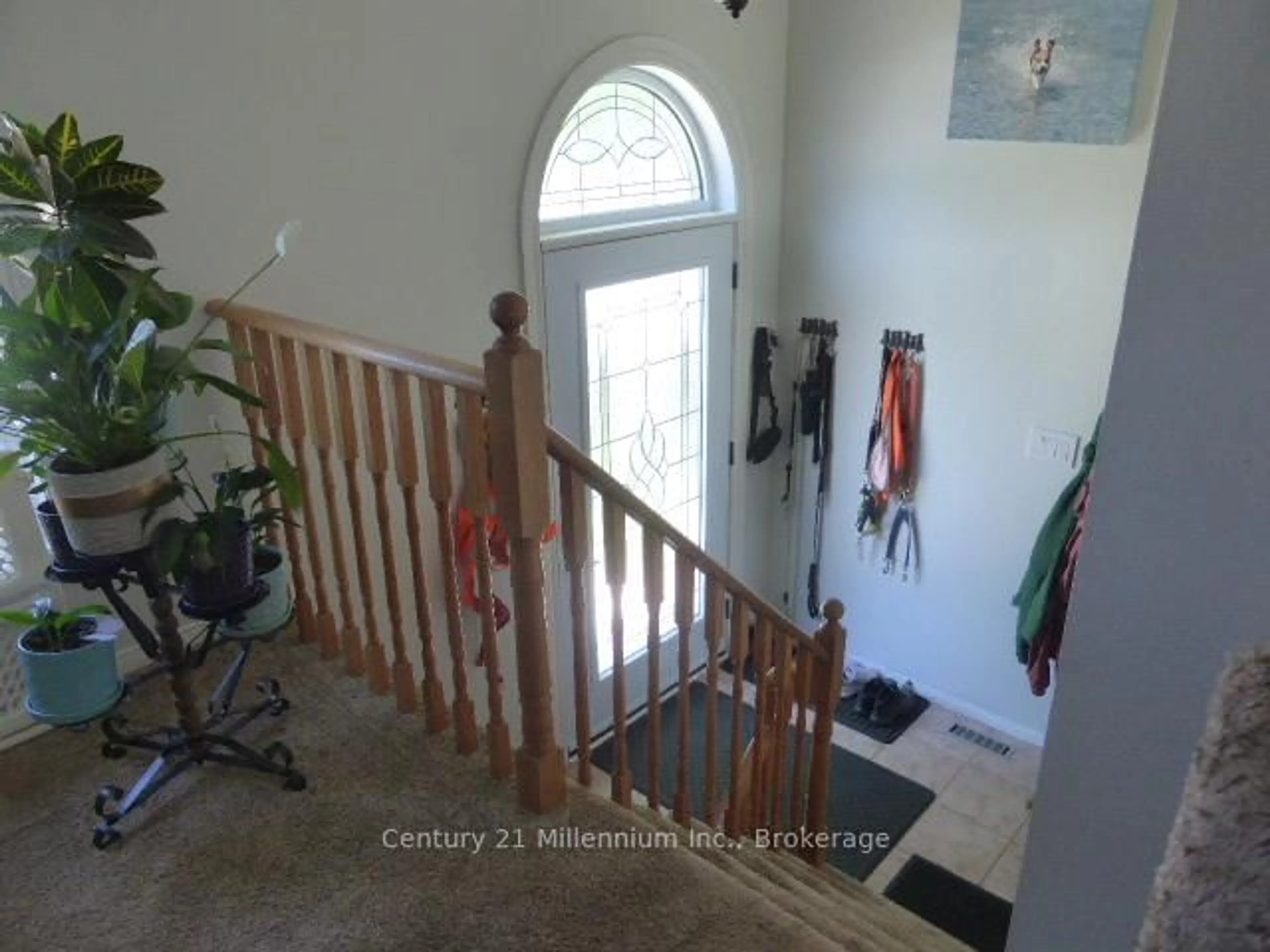 Indoor entryway for 15 Harbour Cres, Wasaga Beach Ontario L9Z 1G4