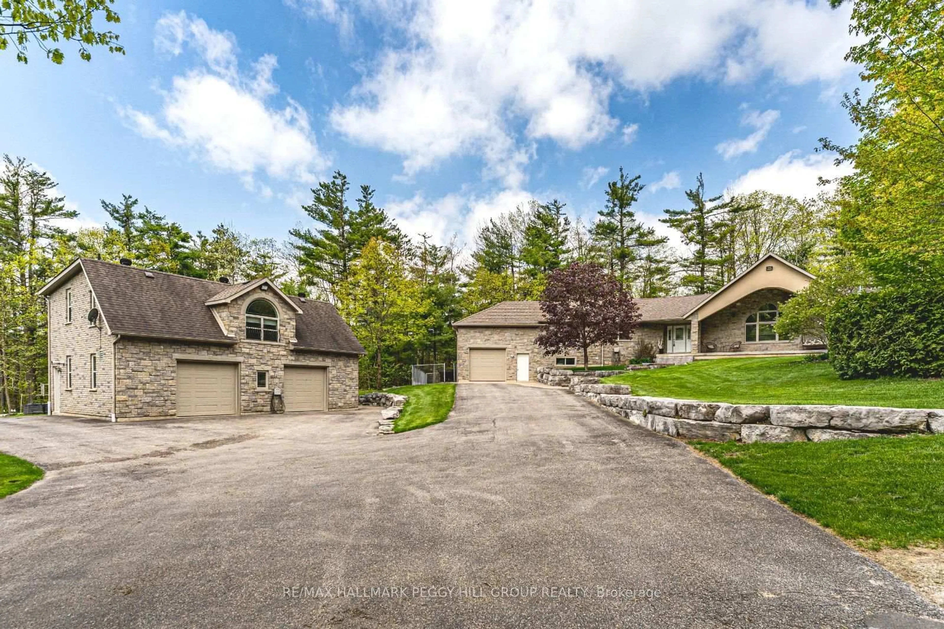 A pic from outside/outdoor area/front of a property/back of a property/a pic from drone, street for 308 Miller Dr, Springwater Ontario L4N 9X7