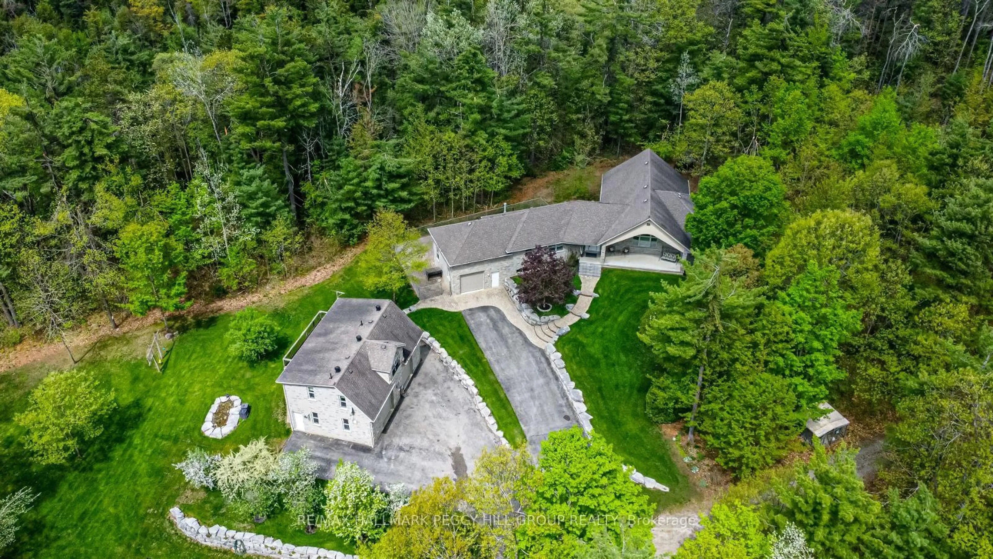 A pic from outside/outdoor area/front of a property/back of a property/a pic from drone, unknown for 308 Miller Dr, Springwater Ontario L4N 9X7
