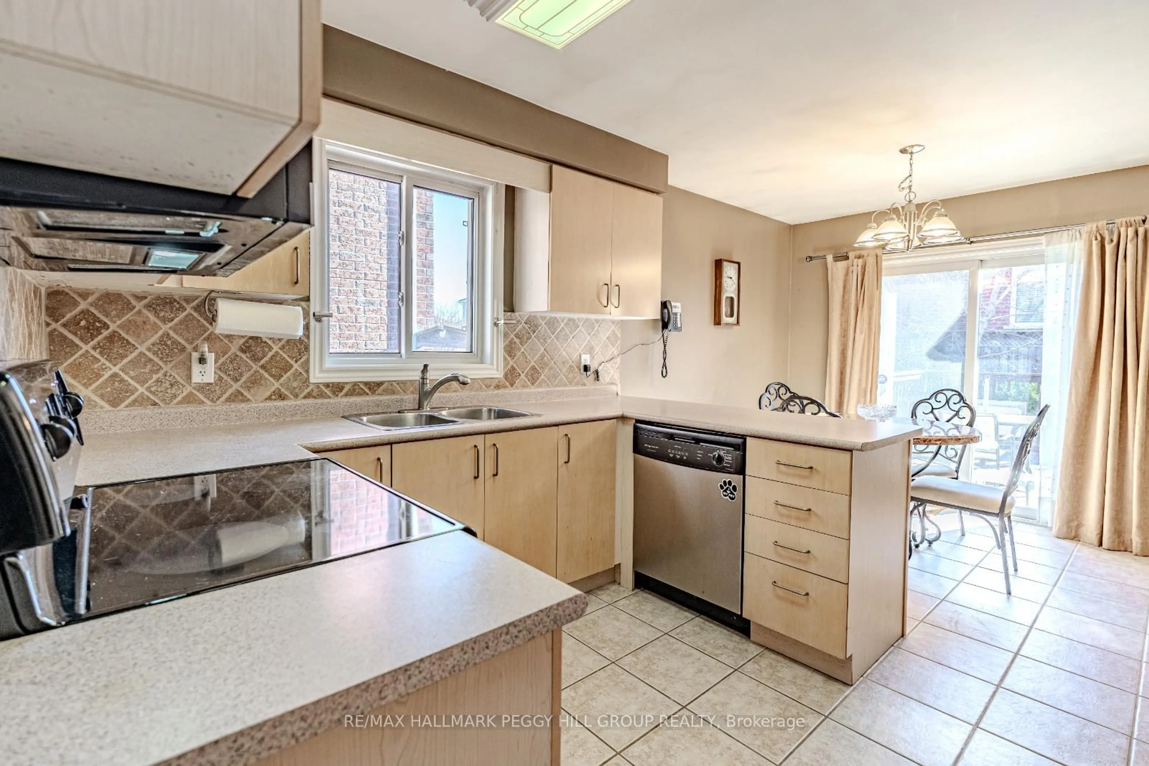 Standard kitchen, ceramic/tile floor for 10 Stephanie Lane, Barrie Ontario L4N 0V2