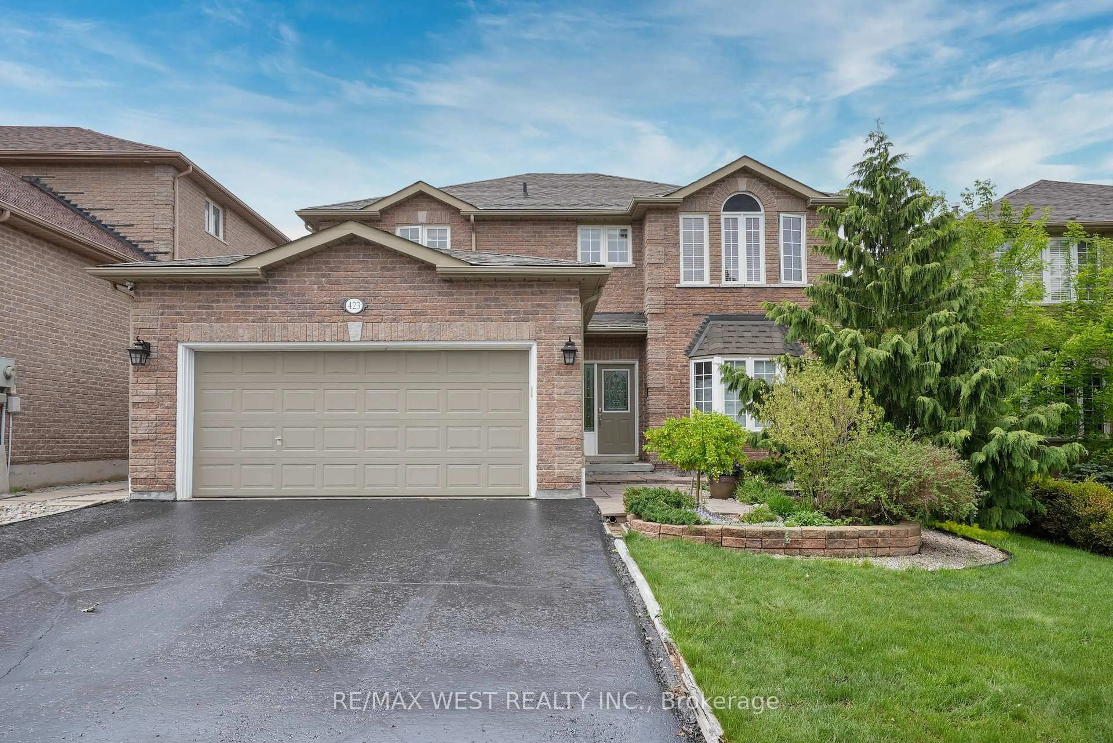 Home with brick exterior material, street for 423 Mapleton Ave, Barrie Ontario L4N 3W1