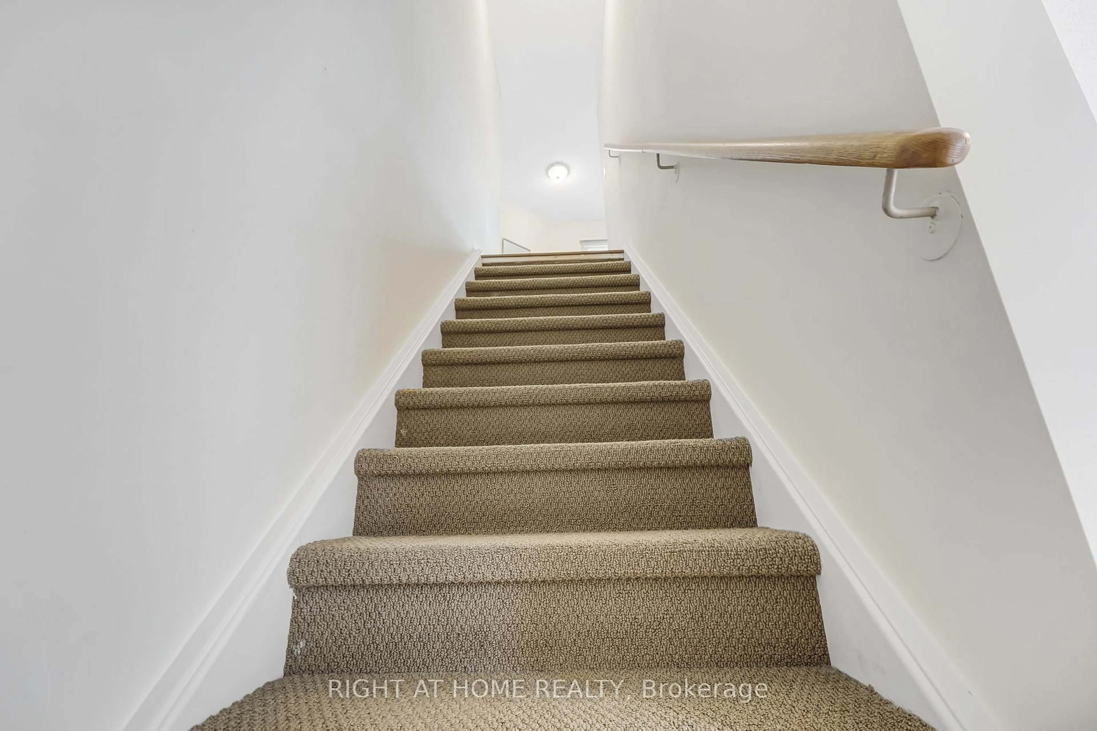 Stairs for 119 D'ambrosio Dr #48, Barrie Ontario L4N 7R7