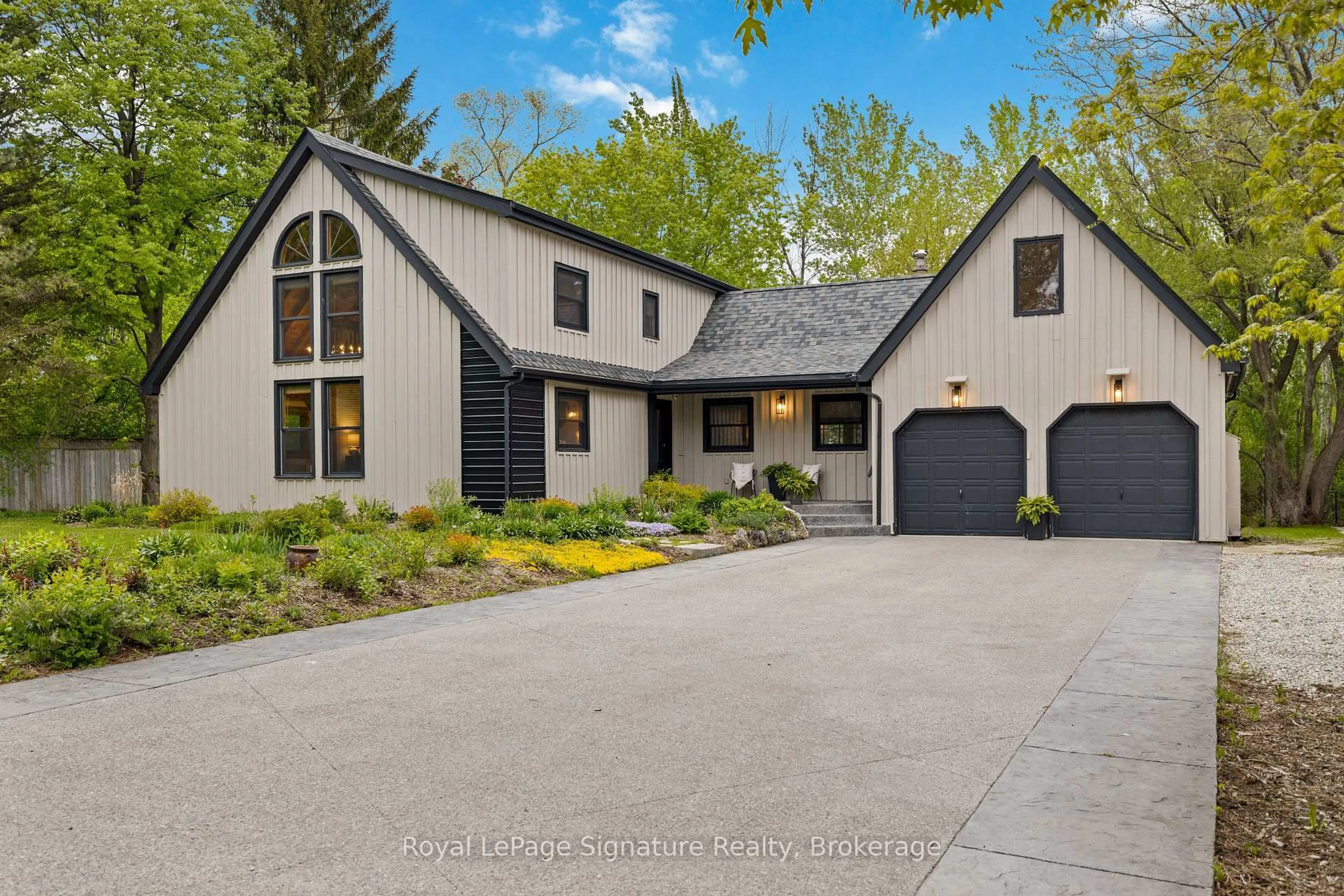 Home with vinyl exterior material, street for 8302 POPLAR Sdrd, Clearview Ontario L9Y 3Y9