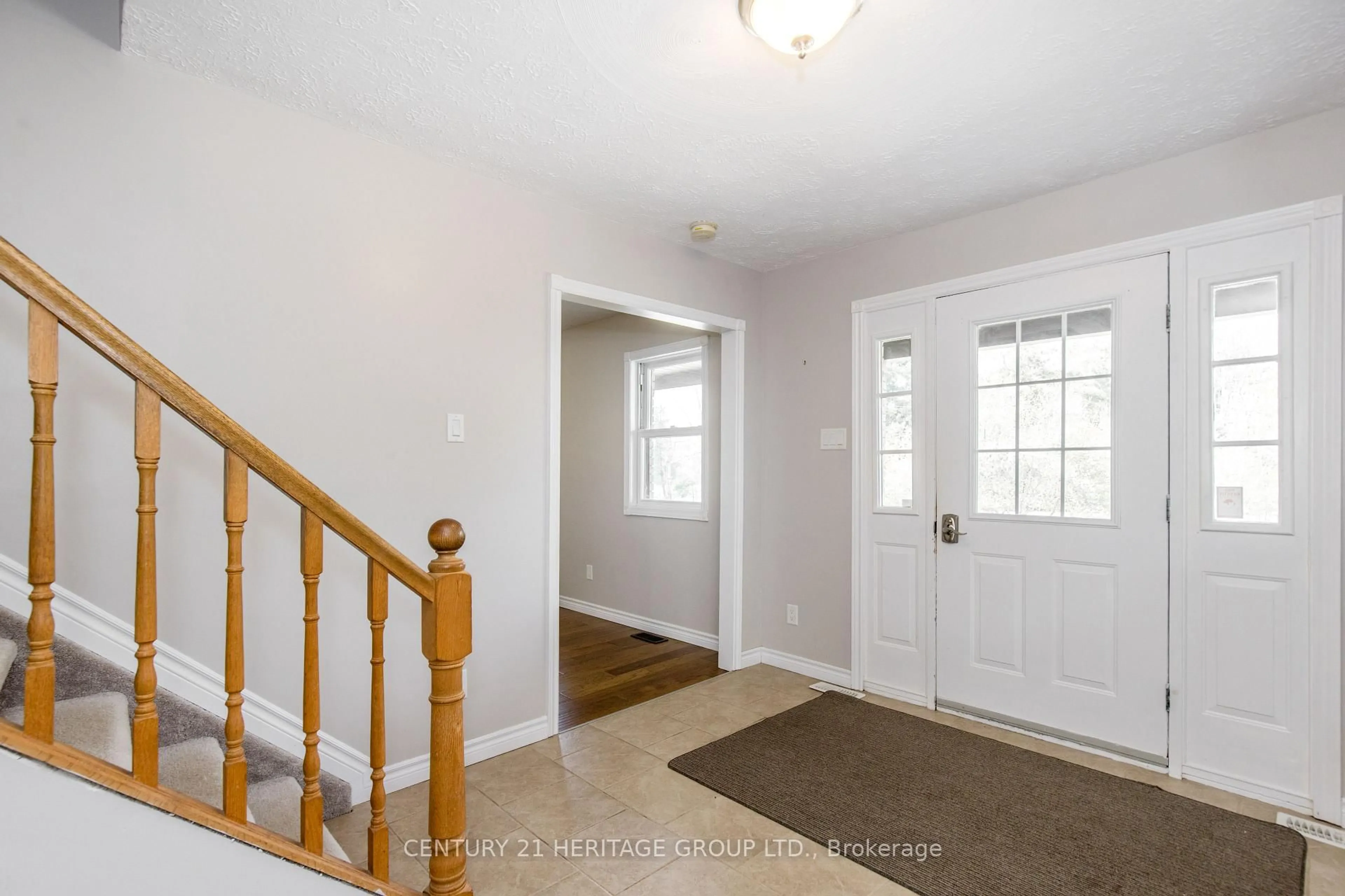 Indoor entryway for 3081 Hogback Rd, Clearview Ontario L0M 1N0